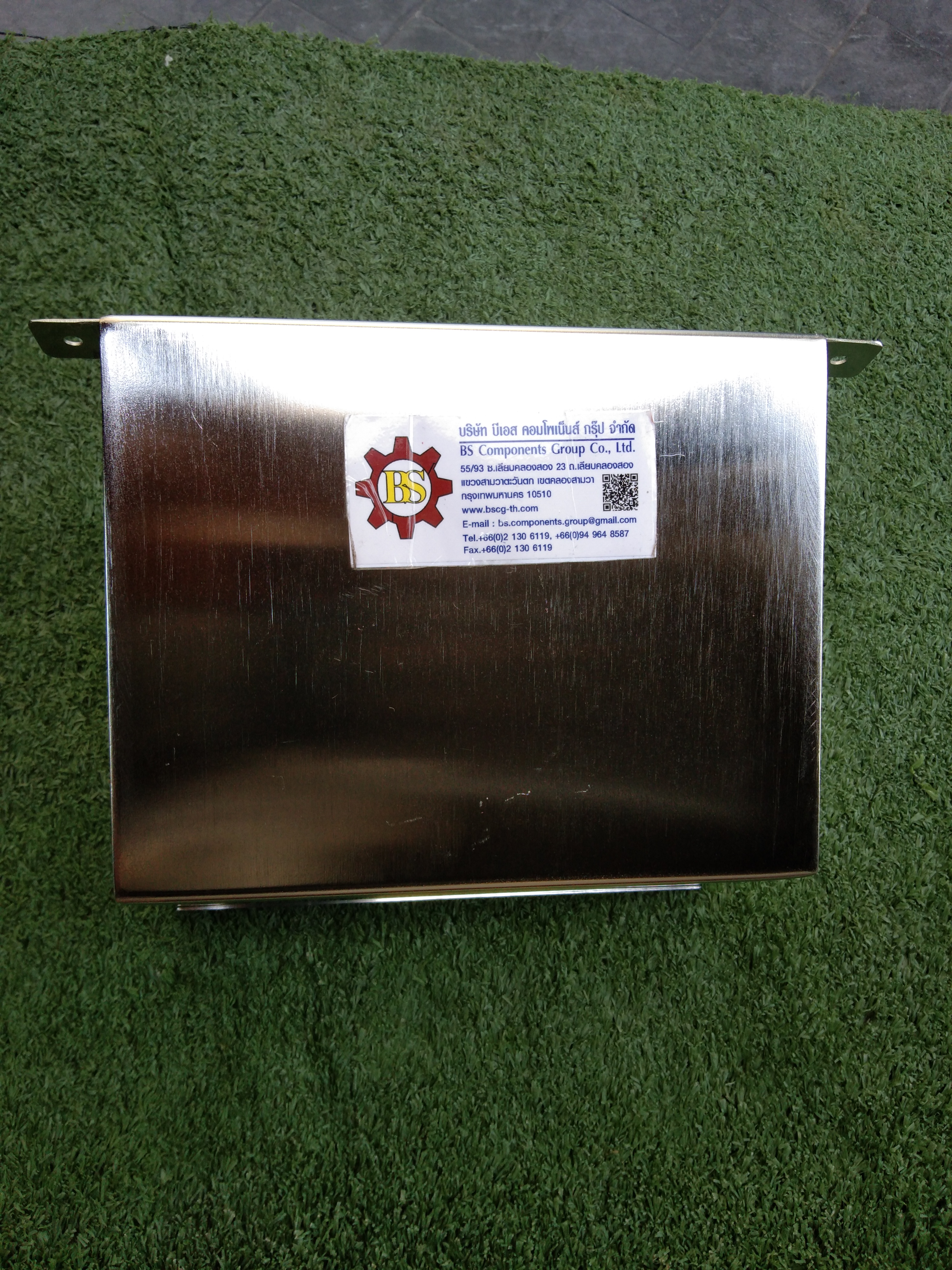 กล่องสแตนเลสด้านบนสโลป POWER PLUGS (D) W200xH150xD150mm.