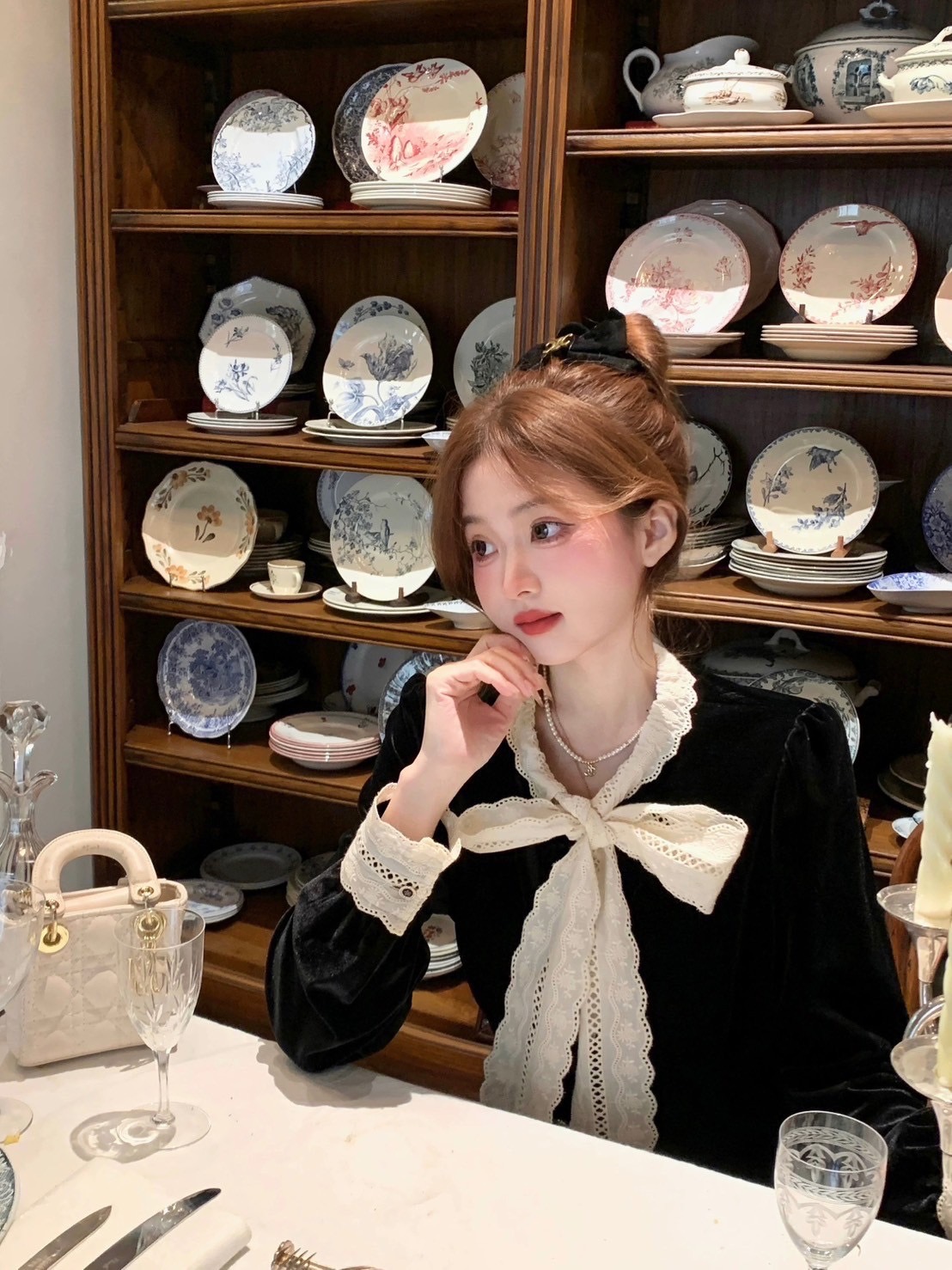 Set เสื้องานคล้ายสักกะหลาด สวยหรูหรา งานผ้าดี๊ดี งานแต่งแถบลูกไม้ผ้าฉลุ ทรงปล่อยๆ ใส่สบายๆ ด้านหน้ามีกระดุมใช้งานได้จริง