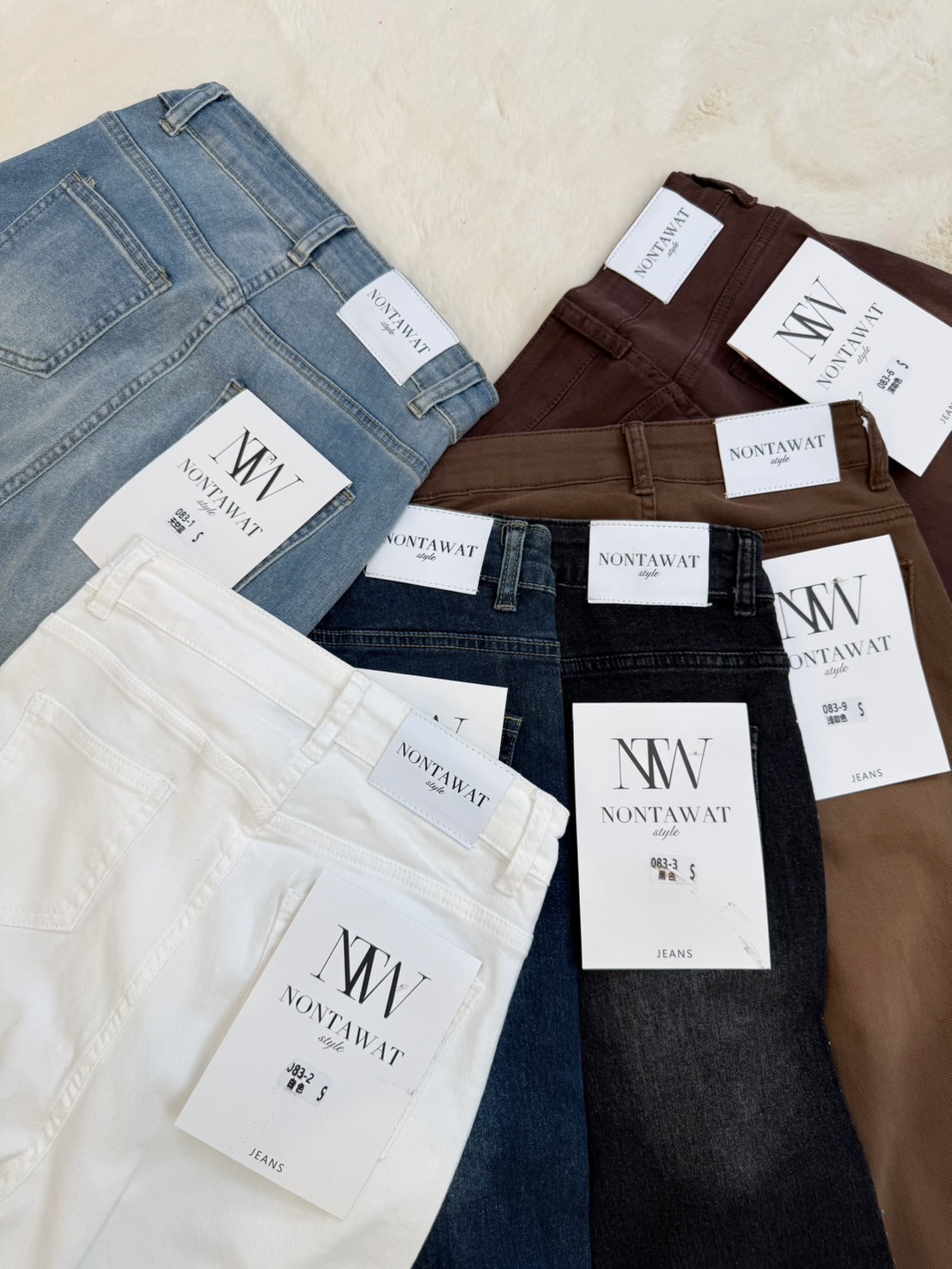 กางเกงยีนส์ แต่งเพรชเอวสูง ทรงขากระบอกกลาง แต่งเพรชข้าง ผ้ายีนส์ยืด ฟอกสีสวย