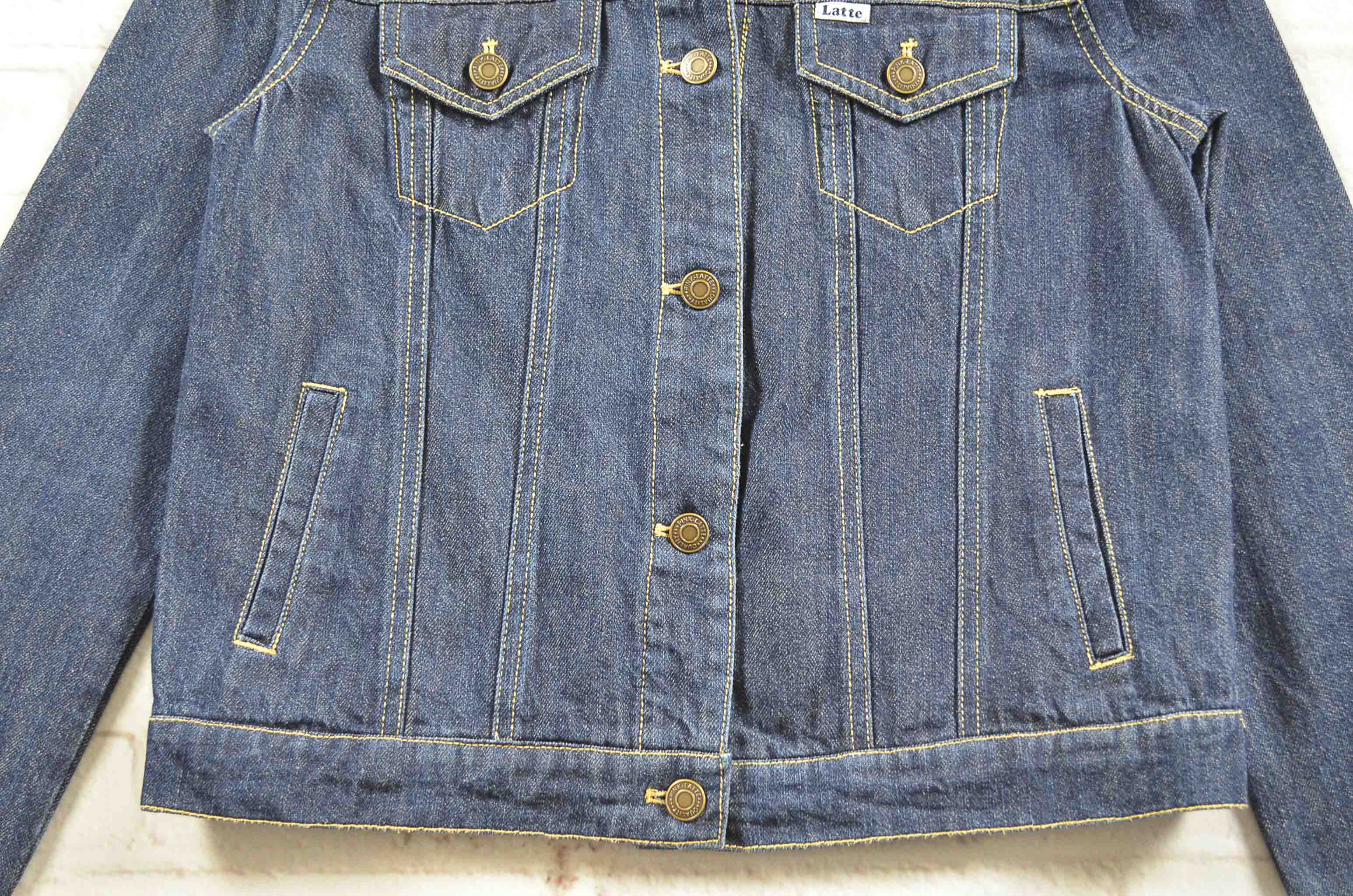 Latte อกจริง37' (M) เสื้อแจ็คเก็ตยีนส์ เสื้อยีนส์แขนยาวหญิงชาย สีเข้ม เนื้อผ้าดีไม่หนา ใส่สบายมีเป๋าข้างเป๋าใน ปักข้างหลัง