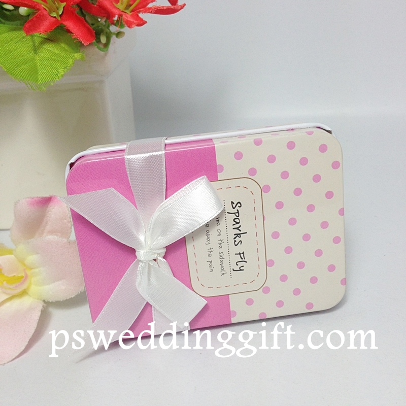 กล่องสี่เหลี่ยมลายจุด วินเทจ ผูกโบว์พร้อมป้ายชื่อ