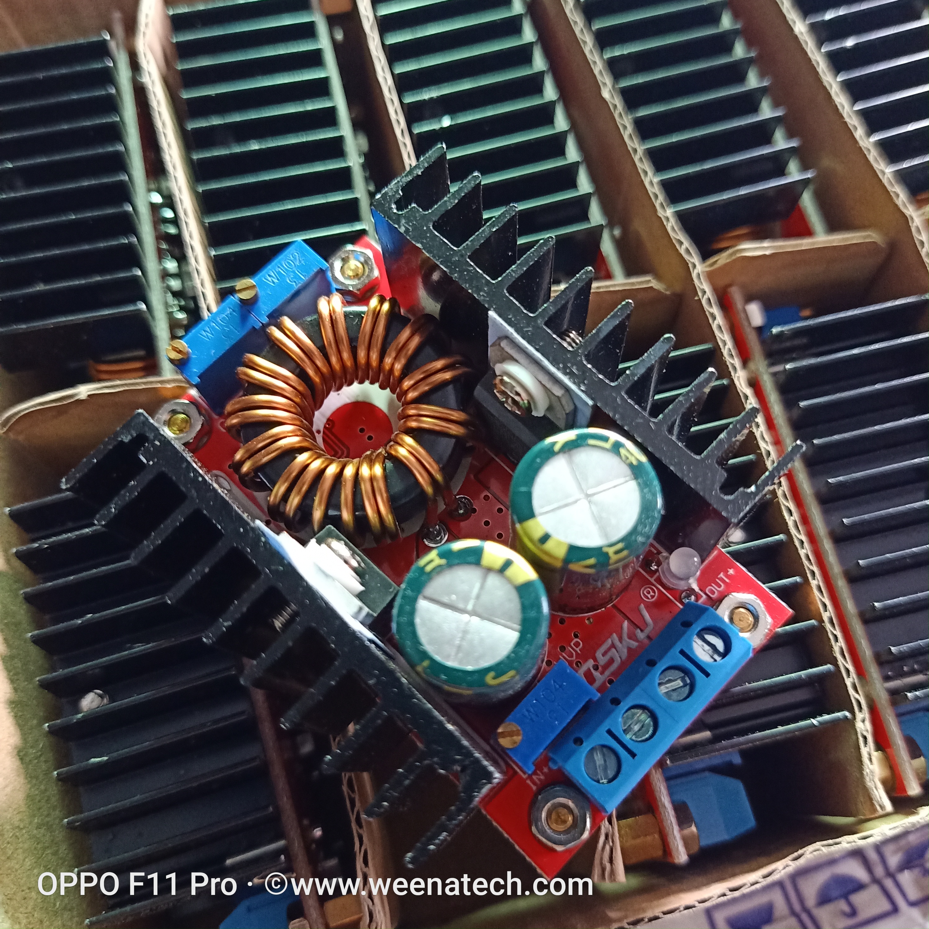 DCtoDC โมดูลชาร์จ in10-35V out1-35V 80W ควบคุมแรงดันอัตโนมัติเพิ่ม-ลด ให้คงที่ตามที่ตั้งไว้