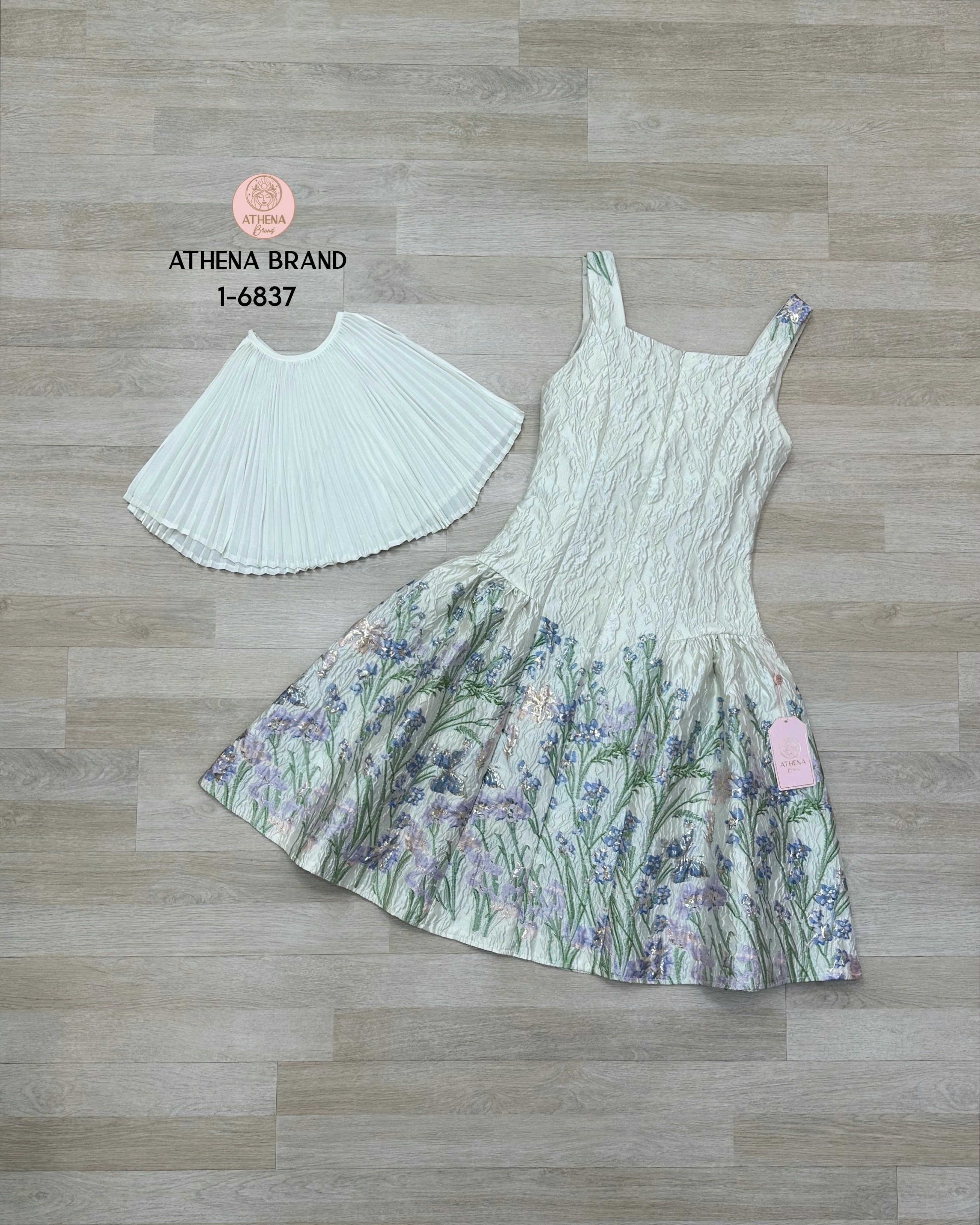 Tag 🔖 :Athena (อธีน่า) Brand Detail :: Dress เดรสดีไซน์สวยหรู มีซิปใช้งานได้จริง ช่วงเอวตกแต่งเข็มขัด เนื้อผ้าลูกไม้มีTexture ชายกระโปรงด้านหลังผ่า งานมีซับในสวมใส่แบบซิปด้านหลัง ฟีลคุณหญิงคุณนายจะเดินไปทางไหนก็เชิ่ด ใส่ทำบุญเข้าวัดหรือใส่ออกงานได