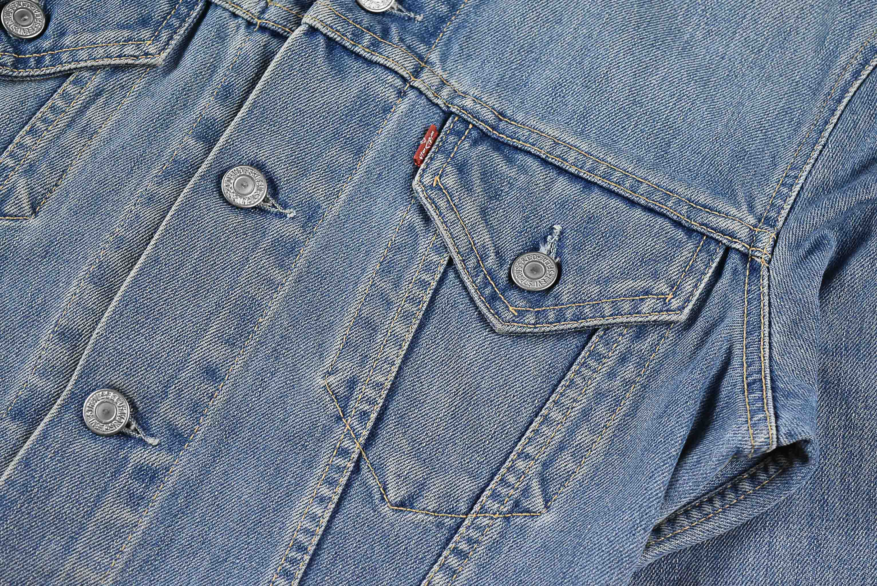 Levi's Tunisia อกจริง 34 ไซส์ S เสื้อแจ็คเก็ตยีนส์ แขนยาว ผู้หญิง ทรงดีมาก แต่งขาด สภาพใหม่มากๆ ผ้านุ่มใส่สบายทรงหล่อ