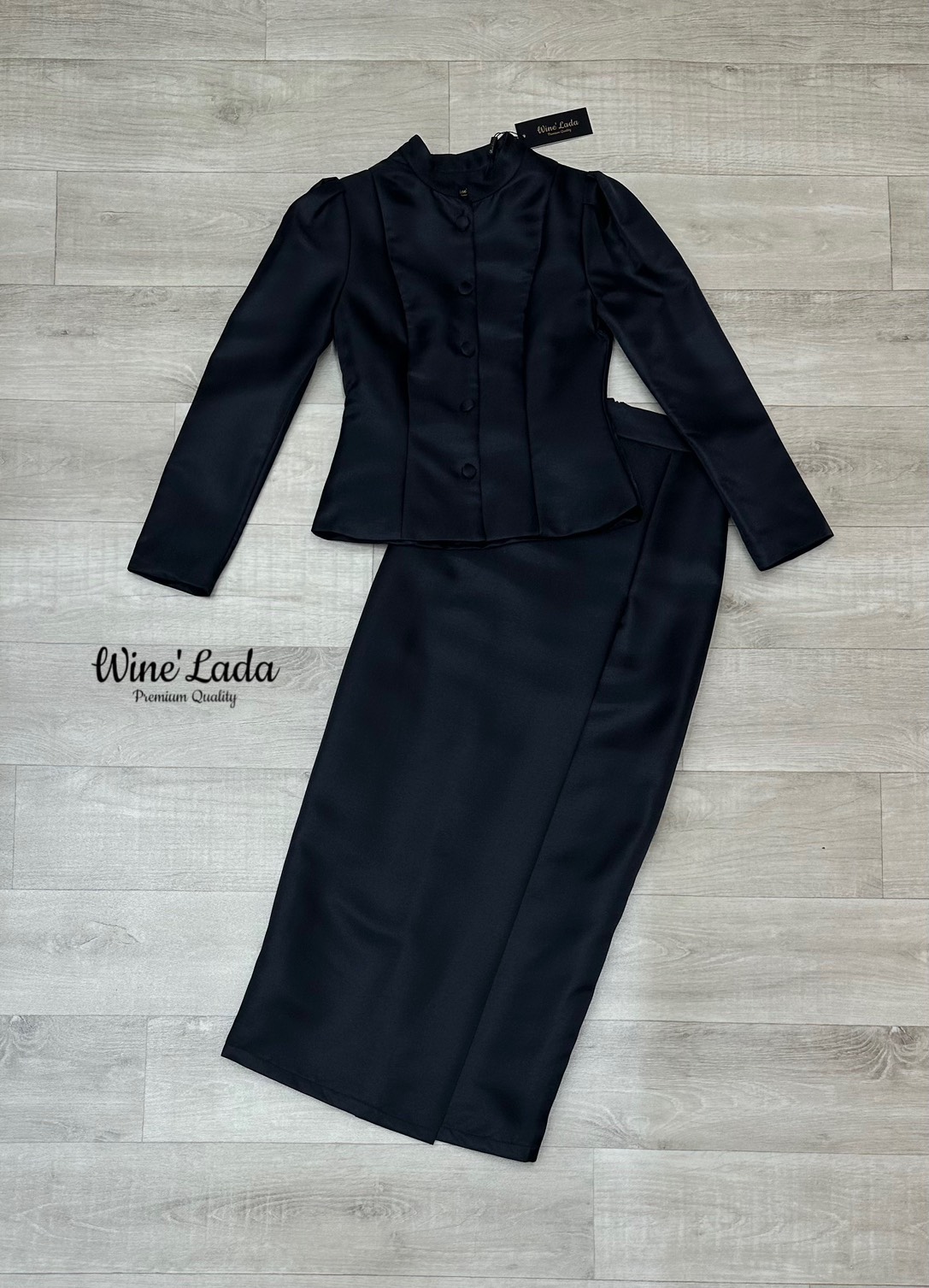 Set 2 Pcs. เซ็ทชุดไทยผ้าไหมเสื้อแขนยาว มาพร้อมกับกระโปรงผ้าไหม ทรงสอบเข้ารูป จะงานราช งานบุญ ได้หมดเนื้อผ้าใส่สบาย ทรงสวยมากค่ะ เป๊ะและเข้ารูป ใส่แล้วผอมเพียว กระโปรงซับในทั้งตัว ใครได้ลองแล้วจะหลงรักค่าา รับรองคุ้มเว่อร์ งานสวยมากค่ะ #Wine'Lada