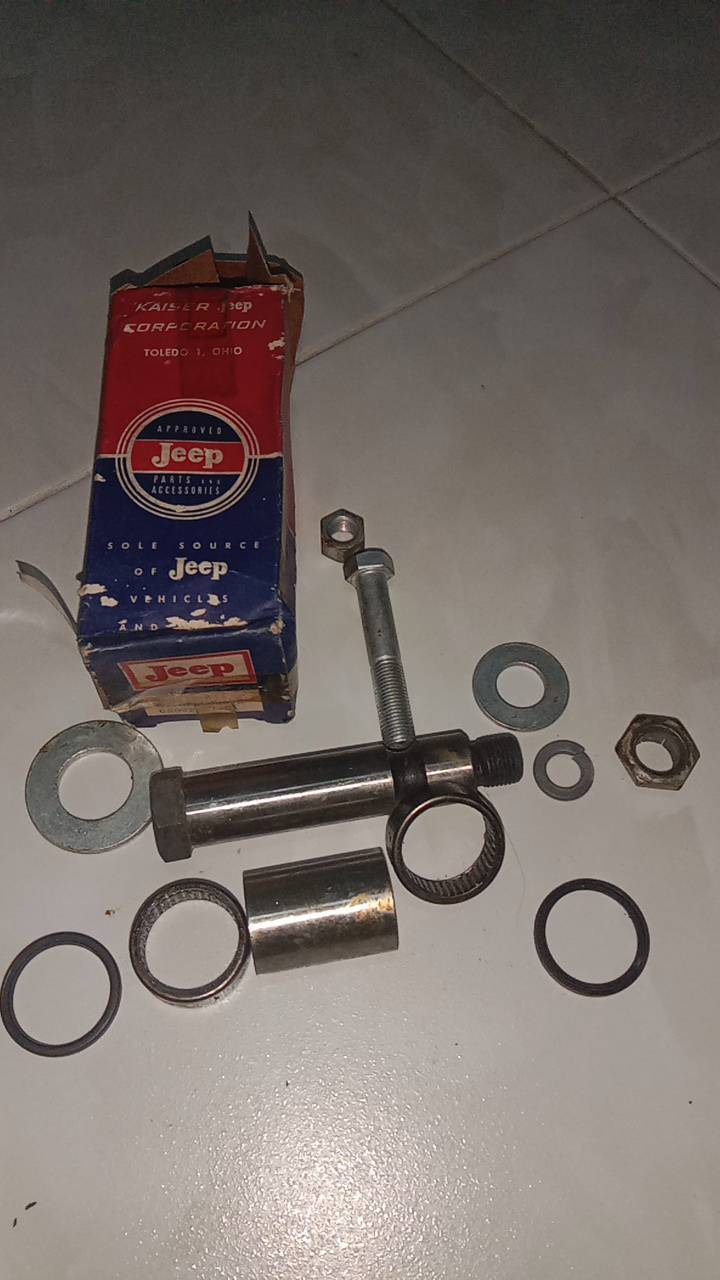 ชุดช่อม สลักแกนเลี้ยว Jeep รถจี๊ป ชุดละ ( สลัก ลูกปืน 30 mm ซิล ประเก็น ) ของแท้