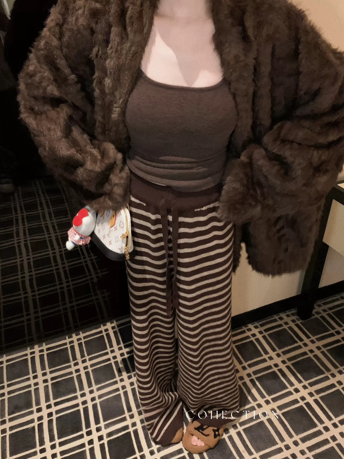 Set 3 pcs เสื้อสายเดี่ยว+เสื้อคลุม+กางเกงขายาว ✔ เสื้อสายเดี่ยวมีฟองน้ำ สายรูดปรับได้ มาพร้อมเสื้อคลุมไหมพรมแขนยาว ✔ กางเกงขายาวเอวยางยืดทรงขากระบอกลายทาง ผ้าไหมพรมนิ่ม ยืดได้เยอะ