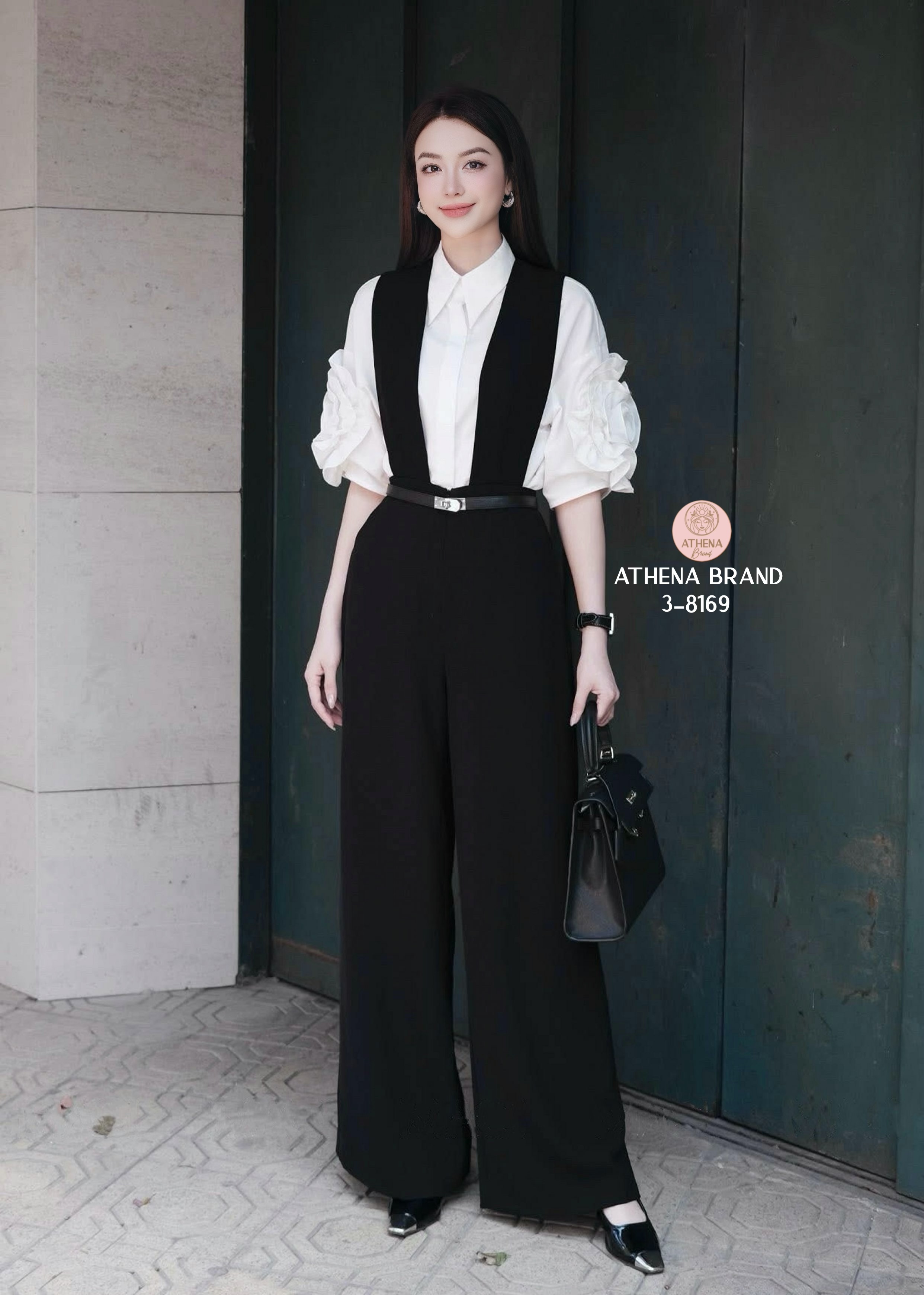 Tag 🔖 :Athena (อธีน่า) Brand Detail :: jumpsuit+เสื้อ+เข็มขัด จั๊มสูทขายาวดีไซน์ทรงเอี๊ยม มีกระเป๋าใช้งานได้จริงทั้ง2 ข้าง เนื้อผ้าดี๊ดีมีน้ำหนักและมีTexture งานมีซับใน สวมใส่แบบซิปด้านหลัง และมาคู่กับเสื้อเชิ้ตคอปกด้านหน้าแต่งกระดุมเรียงสามารถแกะ