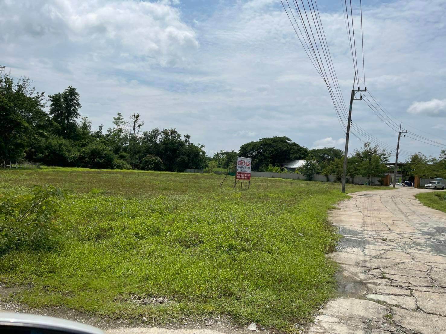 ที่ดินเจ้าของขายเองใกล้มหาวิทยาลัยแม่โจ้ใกล้เคียงที่ดินเป็นบ้านจัดสรรทางเข้าออกสะดวกเหมาะลงทุนทำธุรกิจพัฒนาที่ดิน 8 ไร่ 1 งาน 64.1 ตารางวา อ.สันทราย จ.เชียงใหม่