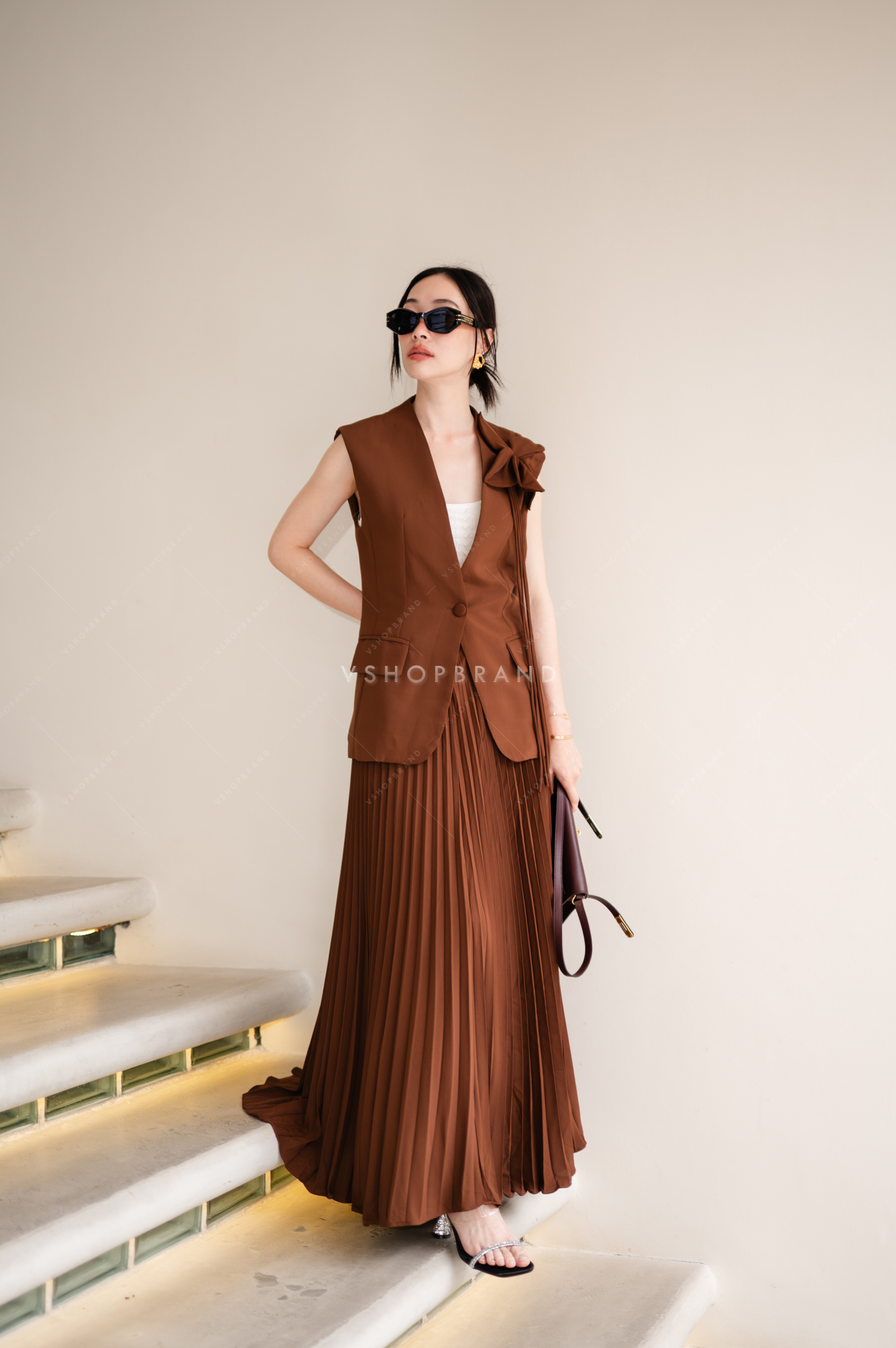 et กั๊กสูทแต่งดอกไม้+กระโปรงยาวอัดพลีท