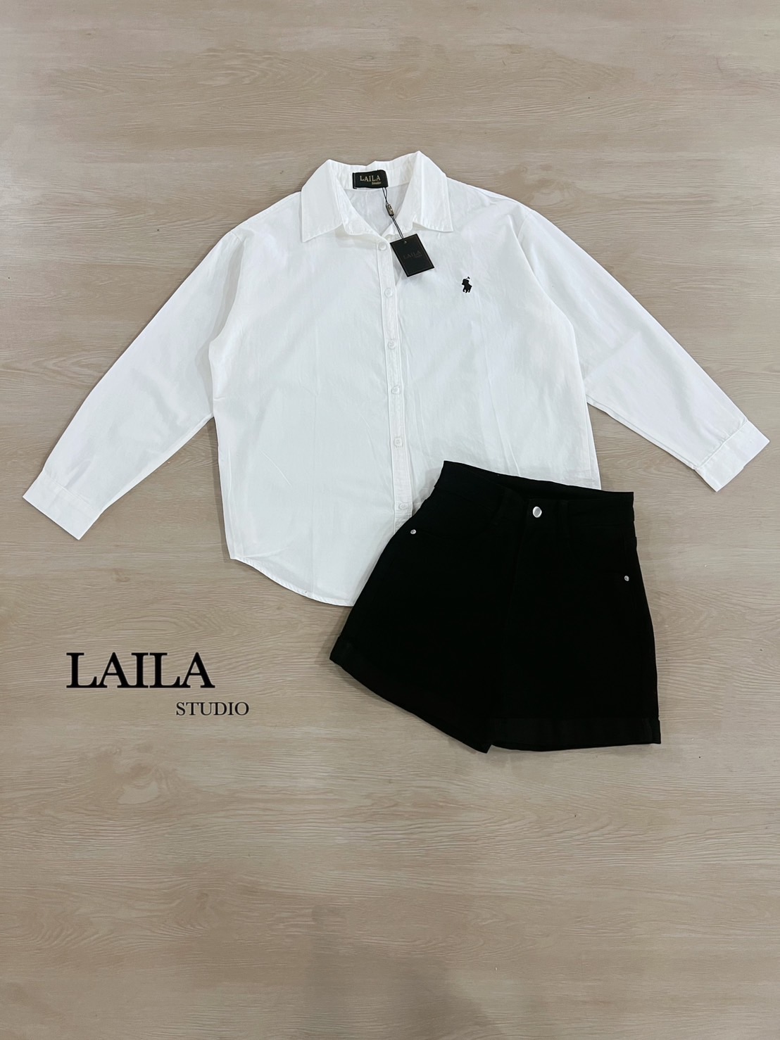 Tag: LAILA Detail: SETเสื้อ+กางเกง งานเชิ้ตแขนยาวทรงคอปก ทรงโอเวอร์ไซด์ งานผ้าคอตตอลเวียดนาม💯 แต่งปักน้องม้าโปโลที่อก ผ้าสวยมากค่าาา มาพร้อมงานกางเกงยีนส์ขาสั้น ทรงสวย ผ้าเป๊ะ ลุคนี้เรียบง่าย แต่แอบผู้ดีเบาๆ ห้ามพลาดค่า😍 #byLaila #เสื้อเชิ