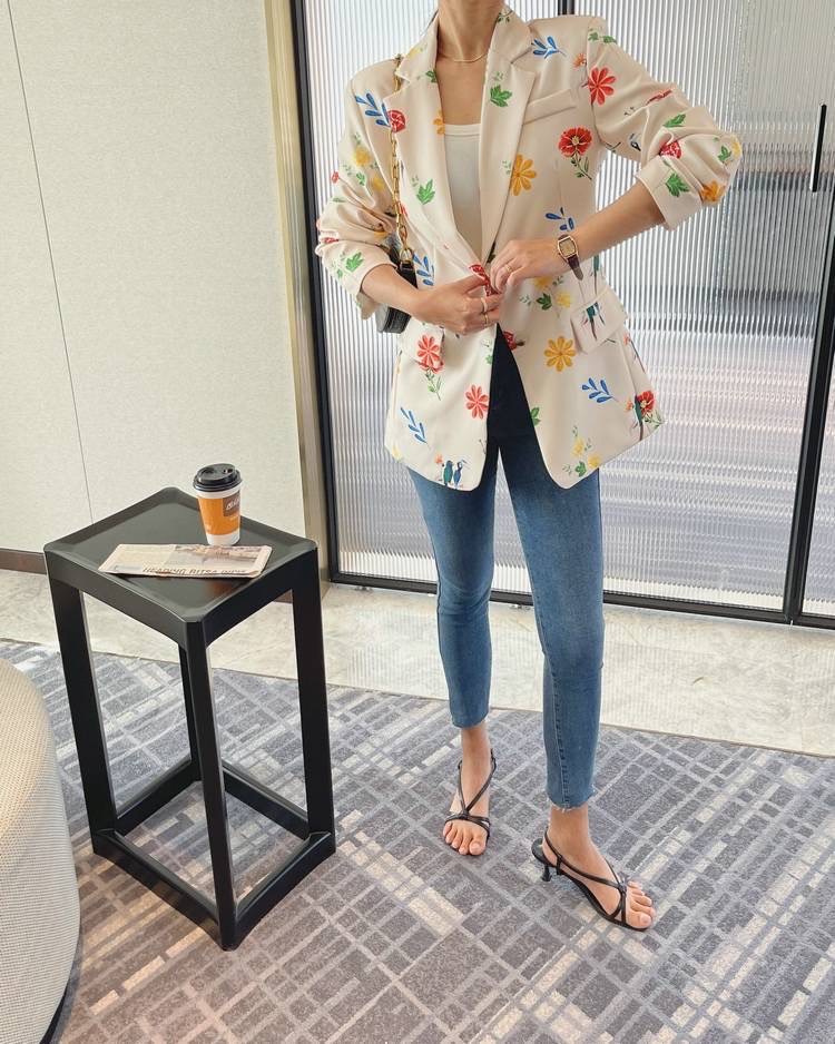 เสื้อสูทแขนยาวพิมพ์ลาย ดอกไม้สีสวย งานมีซับใน อย่างดีรับประกันคุณภาพ