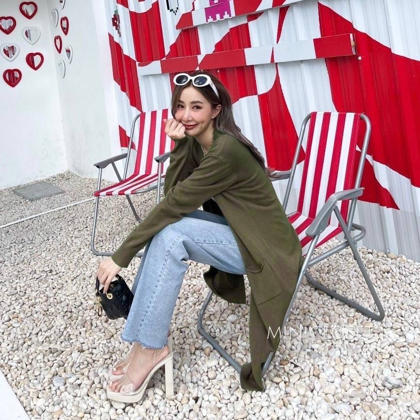 เสื้อsweater ความยาวคือดี พลางหุ่นดูเพรียว เรียบๆได้ใส่บ่อย กระเป๋าหน้าสะดวกด้วยต้องมีค่ะ