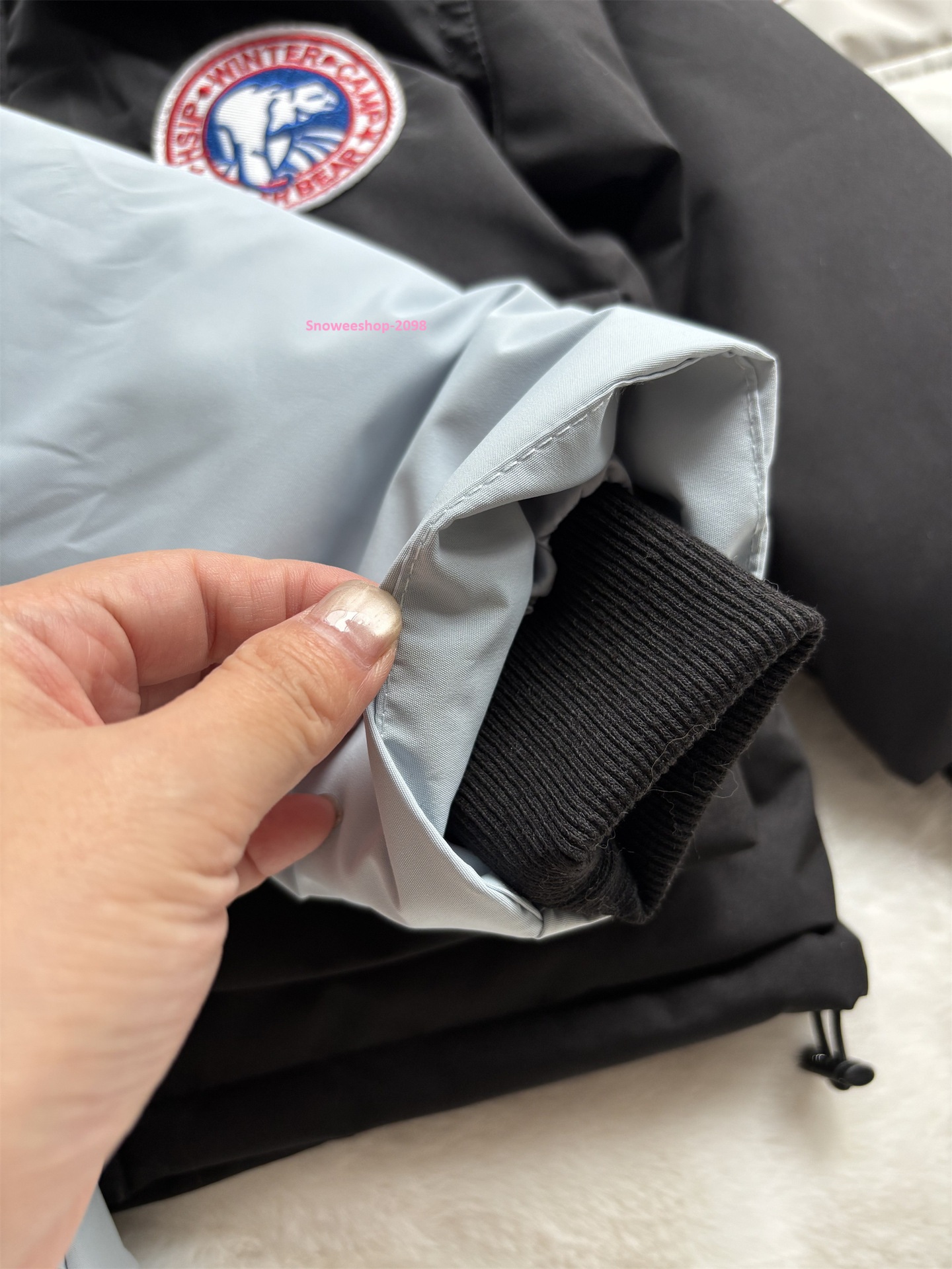 ลมหนาวก็ไม่กลัว…เด็กใส่แล้วอุ่นมาก สื้อกันหนาวสไตล์แคนาดากูส มีฮู้ดกันลม–กันน้ำ–กันหิมะ ใส่เที่ยวเมืองนอกได้สบาย มีไซส์ 80–150 cm และ 3 สีสุดคิ้วท์ ครบทุกลุค