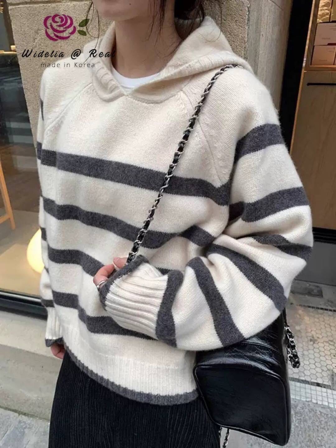 Blouse :: เสื้อตัวยาวสุดเก๋ รุ่นนี้ปังมากแม่ งานเกรดพรีเมี่ยม ตัวเสื้อเป็นไหมพรมเนื้อนุ่มนิ่มทอสลับเป็นริ้วสวย มาพร้อม Hood สุด Cute งานสวย ทรงเป๊ะ คัทติ้งเนี้ยบมาก งานไหมพรมเนื้อดีมากนะคะ รับรองใส่ออกมาไม่ผิดหวังการันตีให้เลย บอกเลยห้ามพลาดเด็ดขาดงานดีงา