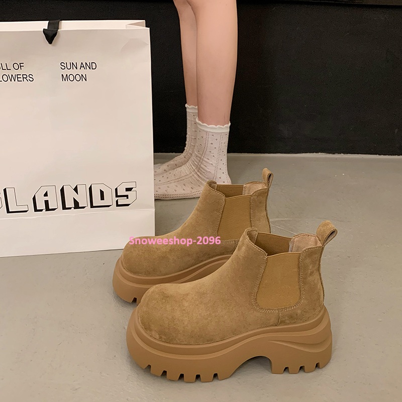 เที่ยวต่างประเทศให้ลุคปังตั้งแต่ก้าวแรก รองเท้าบูทมาร์ตินทรงสวย ใส่แล้วดูขายาวเพรียว แมตช์ง่ายทุกลุค กันน้ำ เดินสบาย เพิ่มความสูงแบบเนียน ๆ เที่ยวได้ทั้งวันไม่ปวดเท้า มี 4 สี | ไซส์ 35-40