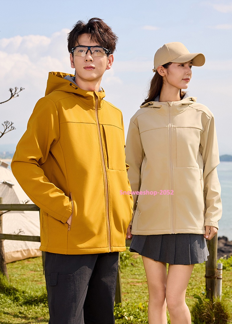 หนาวนี้…ต้อง “ซอฟต์เชลล์พรีเมียม” เท่านั้น กันลม กันน้ำ ได้จริง ซับในกำมะหยี่ หนานุ่ม อบอุ่นสุดๆ ใส่ได้ทั้งผู้ชาย-ผู้หญิง คู่รักก็เท่ มี 5 สี | ไซส์ S-7XL ครอบคลุมทุกสไตล์ จะถ่ายเดี่ยวหรือถ่ายคู่ บอกเลยว่าภาพออกมาดูแพงทุกช็อต