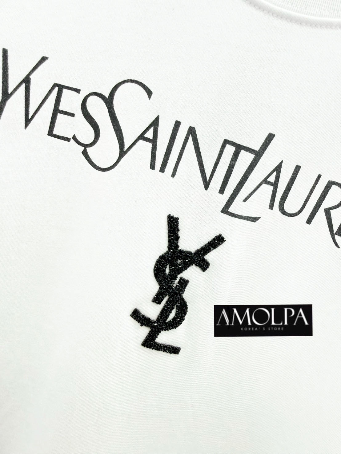 เสื้อยืด YSL ผ้าหนานุ่ม YSL ปัก สวยเด่น ลายใหม่ชนช๊อปป สวยม๊ากกกกก เนื้อผ้าดีมากๆค่ะ ผ้าเย็นๆ ใส่สบายสุดๆ แมทซ์กับอะไรก็สวย เข้ากันได้ดี #AMOLPA BRAND CODE – 6297