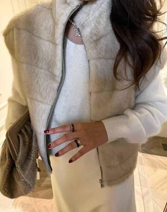 เสื้อคลุมขนเฟอร์ งานสไตล์เกาหลี ดีเทลซิปรูดหน้า บอกเลยน่ารักมากค่ะ