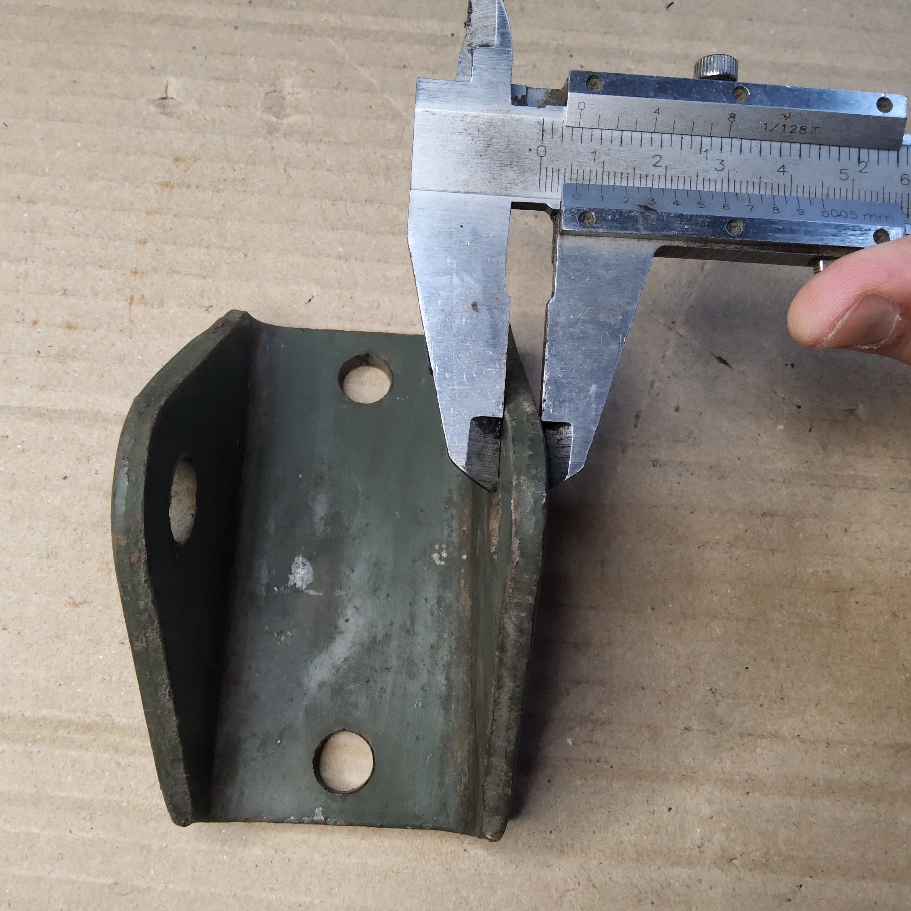 บ็อกแหนบ ติดคัดซี่ Jeep จี๊ป เล็ก วินลี่ CJ5 CJ6 CJ7 ตัวหนา [ 6 มม ]