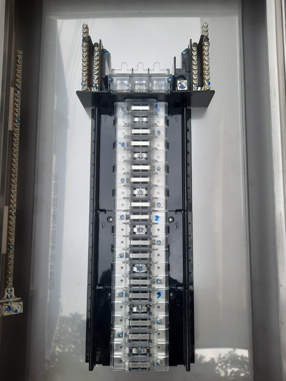 Main LUG 100A ตู้สแตนเลส 304 มีหลังคาสโลป W450xH800xD152mm. (42ช่อง)