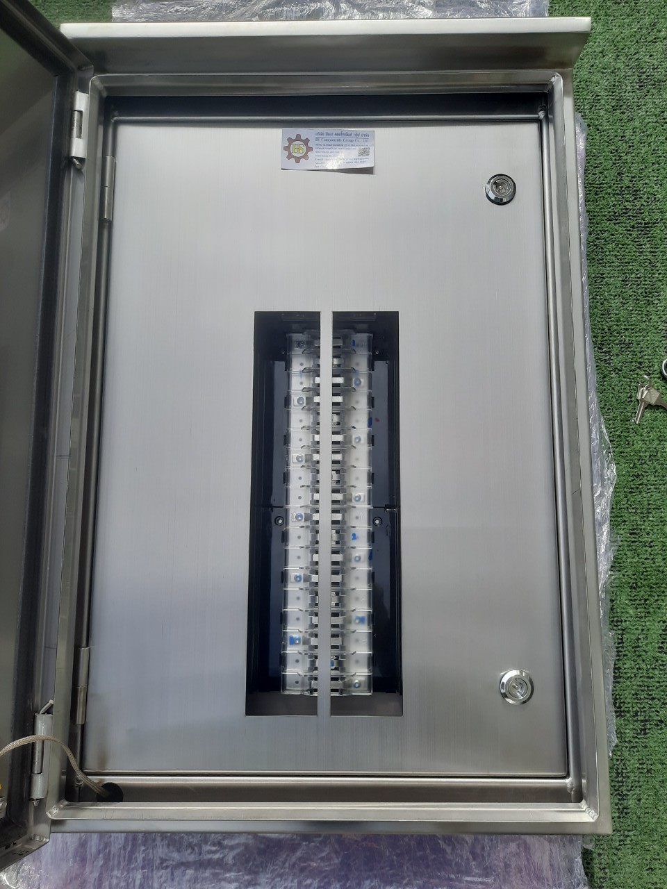 Main LUG 100A ตู้สแตนเลส 304 มีหลังคาสโลป W450xH650xD152mm. (36ช่อง)