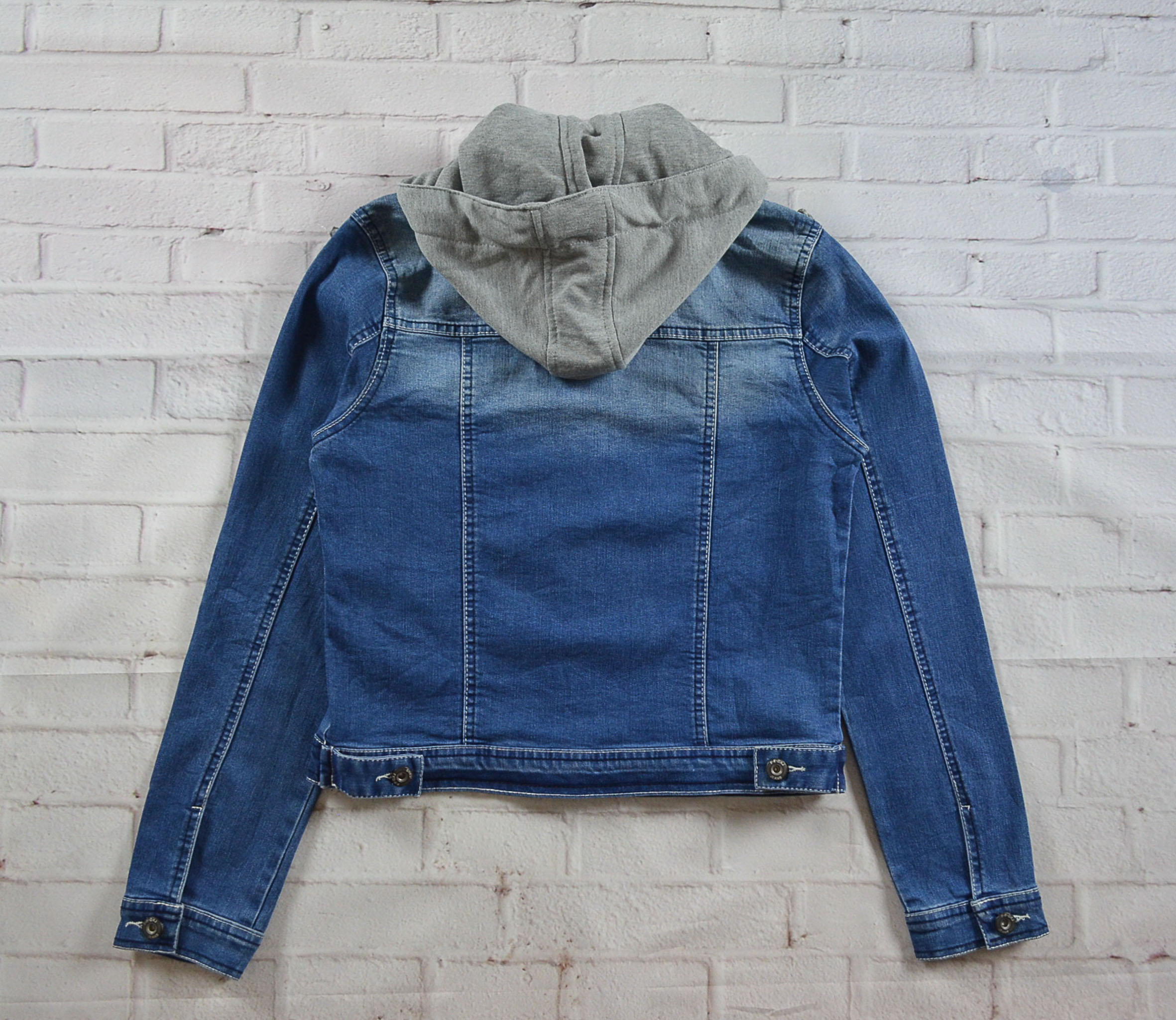 JEANS อกจริง36' (S) เสื้อแจ็คเก็ตยีนส์ เสื้อยีนส์แขนยาวหญิงชาย เนื้อผ้านุ่มใส่สบาย ผ้ายืด มีฮูดไว้กันแดด ทรงน่ารัก