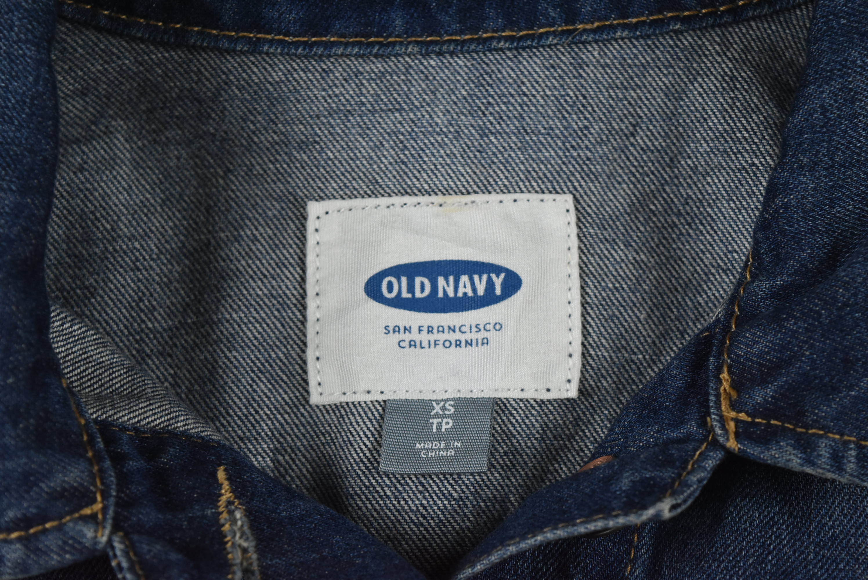 OLD NAVY อกจริง 34 ไซส์ XS เสื้อแจ็คเก็ตยีนส์ แขนยาว ผู้หญิง สีเข้ม เนื้อผ้านุ่มใส่สบาย ใส่คลุมกันแดด
