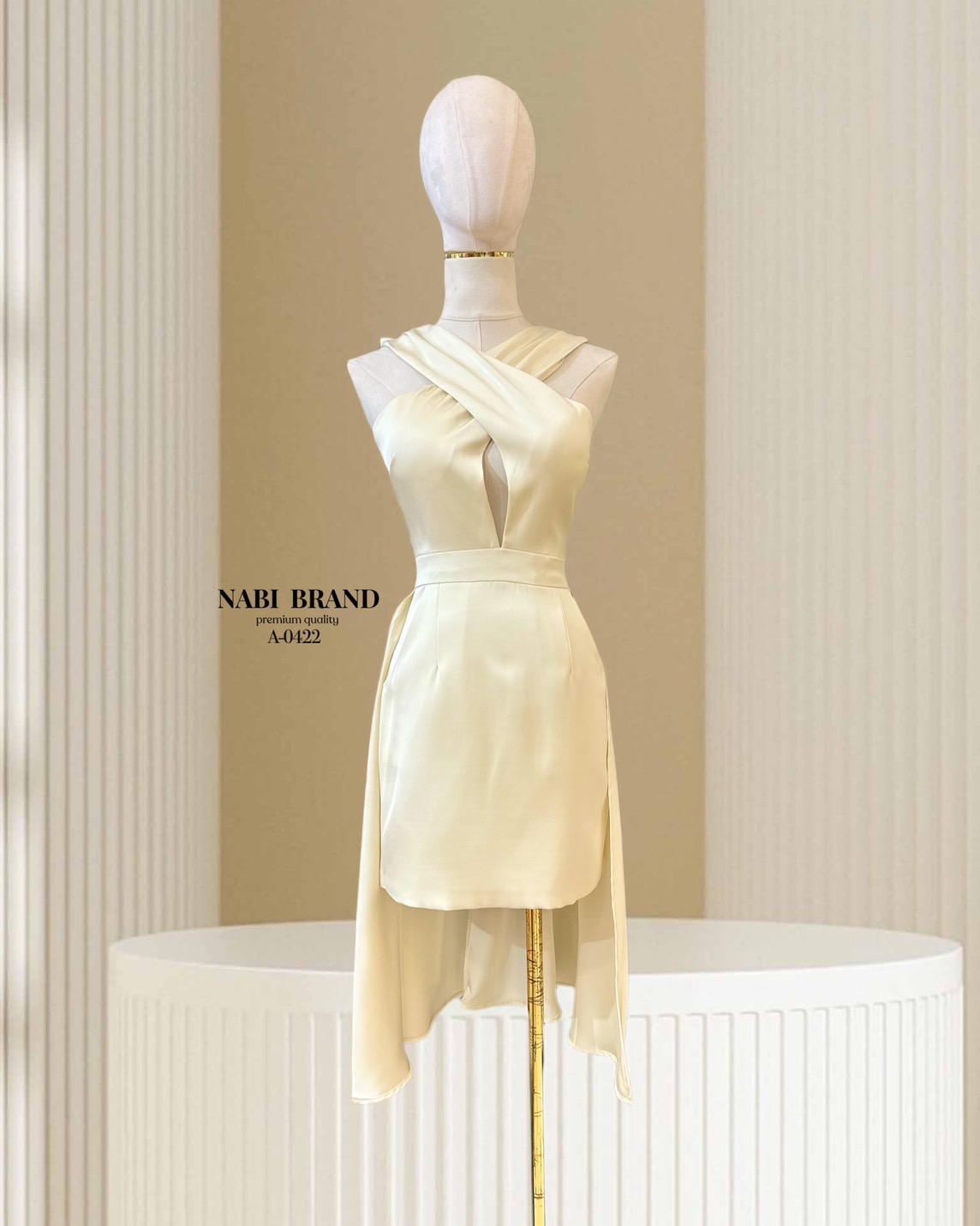 มินิเดรสสีครีมแขนกุด ทรงไขว้หน้าปิดอก แต่งเพิ่มด้วยปลายเดรสพริ้วๆด้านหลัง สะบัดได้เลิศๆ ชุดมีฟองน้ำและซับใน งานซิบหลัง มีช่องกระเป๋าข้าง ผ้าเงาสวย ผ้าดี สวยสมมงสุดๆค่ะ❤️🔥 #NABIBRAND #งานป้ายnabi #เดรสเรียบหรู #มินิเดรส #partydress #sexydres