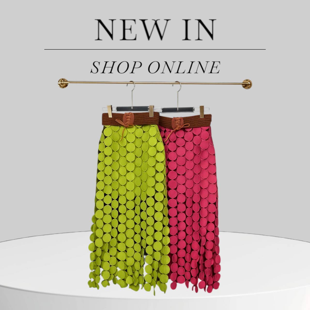 เซ็ตเสื้อกระโปรงผ้าลูกไม้ๆกระโปรงผ้าเนื้อดีมีทรงสวยมั้กๆผ้าหนานิ่มไฮโซสวมใส่ง่ายเเต่งเเนวลูกคุณมั้กๆคะเซ็ทเสื้อตกเเต่งเก๋ๆมาพร้อมเข็มขัด