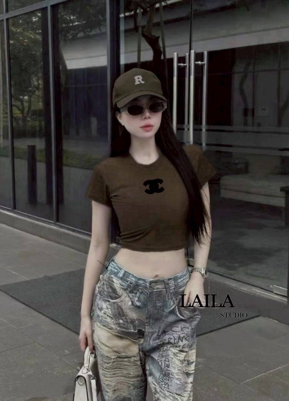 Set เสื้อ+กางเกง เสื้อแขนสั้นทรงกึ่งครอป งานผ้ายืดหยุ่นมีน้ำหนักทรงสวยมาในโทนสีน้ำตาล/ แดง มาพร้อมกางเกงงานยีนส์แท้💯นำเข้า แต่งสกรีนลายขาดแฟชั่นสายสตรีทเวียดนามสุดต๊าชชช ทั้งหน้า/หลัง งานสวยคมชัดมากๆค่า นำเทรนด์สุดๆไปเลยค่าา #bylaila brand #ชุดเซ็