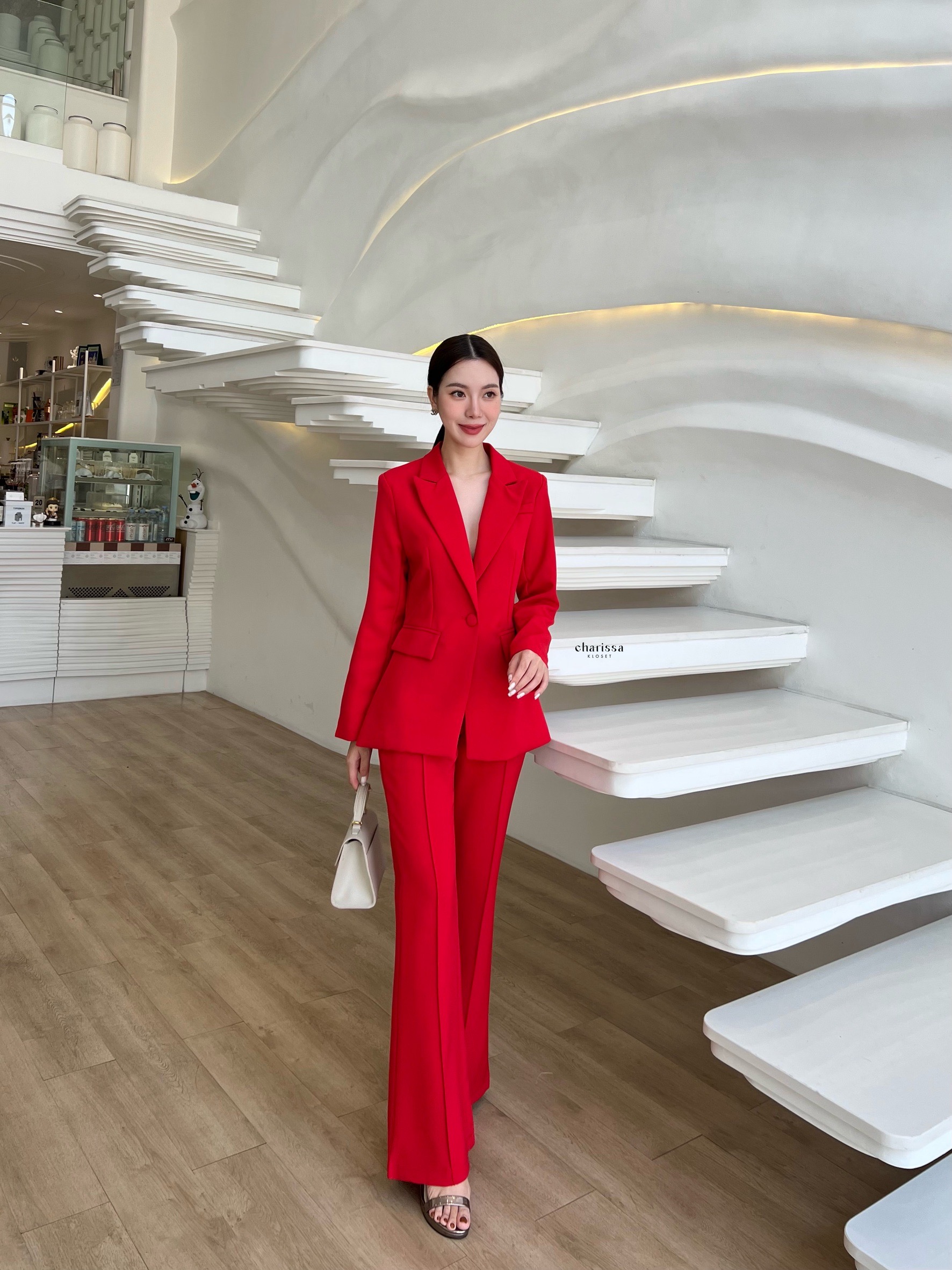 setsuit เสื้อ+กางเกง เรุ่นนี้ใช้ผ้าทอพิเศษ ไม่ยับง่าย Texture ##สูทสีแดง #สูทสีแดงออกงาน #สูทสีแดงสด #สูทสีแดงไปงาน #สูทสีแดงสวยๆ #สูทสีแดงเก๋ๆ #สูทสีแดงใส่ทำงาน