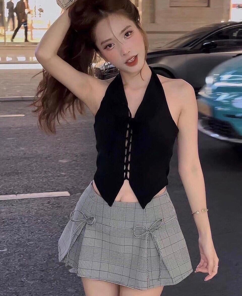 เซตเสื้อ สายค้องคอแบบผูก มาพร้อมกระโปรงลายทางเข้าชุด ซับแบบกางเกง ใส่สวยน่ารักมากๆ ใส่เที่ยว ใส่ได้หลายโอกาส จัดด่วนนนๆ ชุดสวยหมดเร็วนะคร๊า