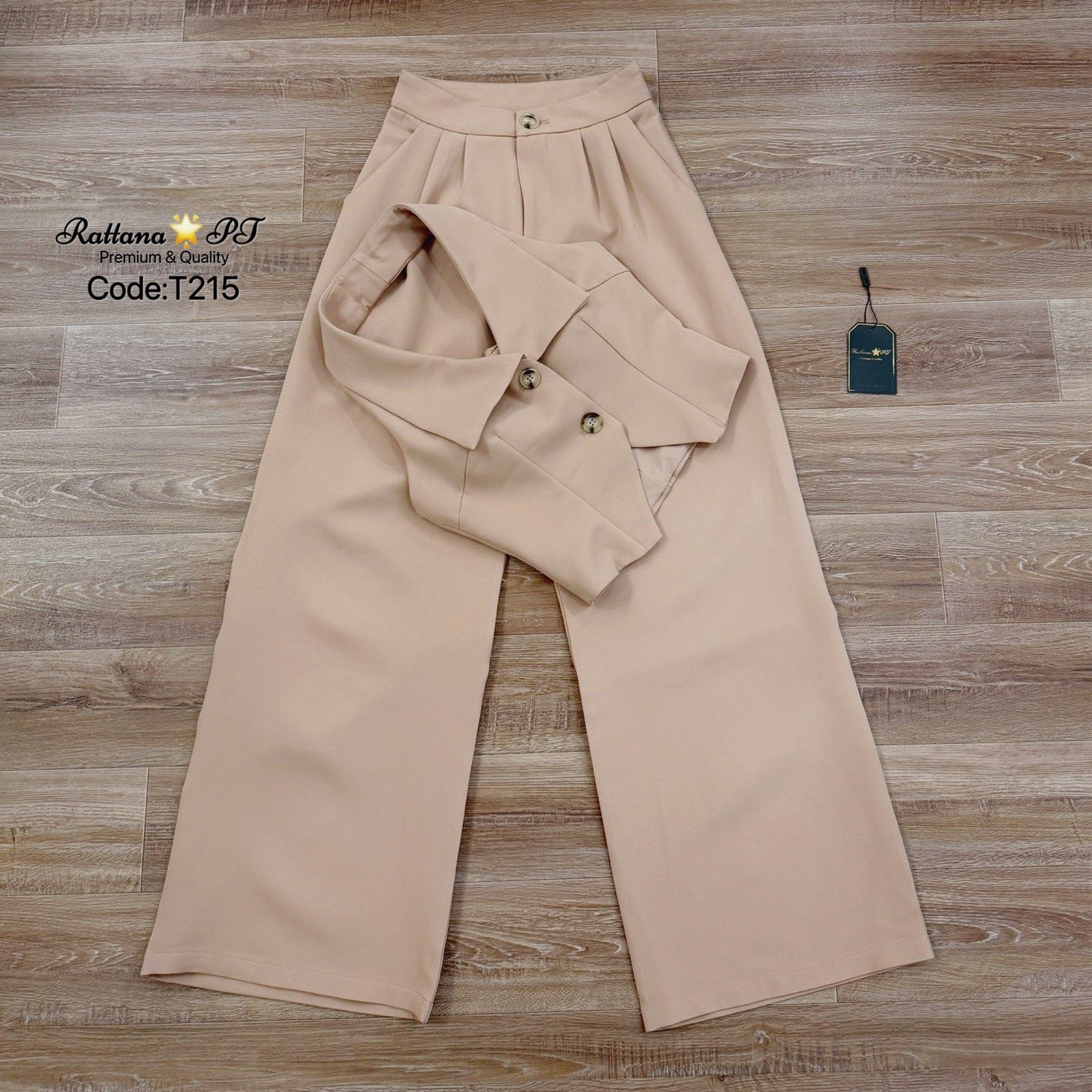 TAG:Rattana🌟PT Code:T215 Detail :: ชุดเซต เสื้อ+กางเกงขายาว เสื้อมีดีเทลแต่งกระดุมหน้า มีซับในอย่างดี เนื้อผ้าดีมากๆ มาคู่กับกางเกงขายาวทรงสวยมาก กางเกงมีซิบด้านหน้า ใส่เที่ยว ร้านกาแฟ ใส่ทำงาน แนะนำเลยคร้า ต้องมีเก็บนะชุดนี้ ช้าหมดก่อนนะบอกเลย ห้