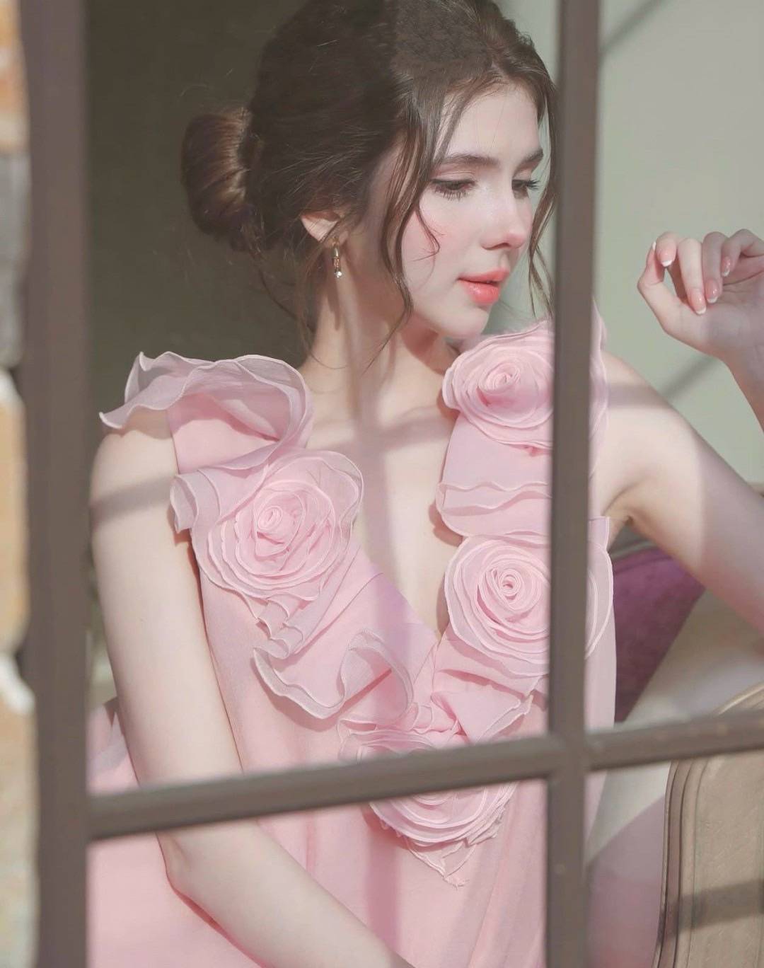 set 2 ชิ้นต้อนรับซัมเมอร์ น่ารักมากๆ เสื้อแขนกุดตอวีทรงปล่อยสีชมพู แต่งดอกไม้ที่อก มีซิปหลัง เสริมฟองน้ำ แมทช์กับกางเกงขาสั้น โทนสีเดียวกันค่ะ