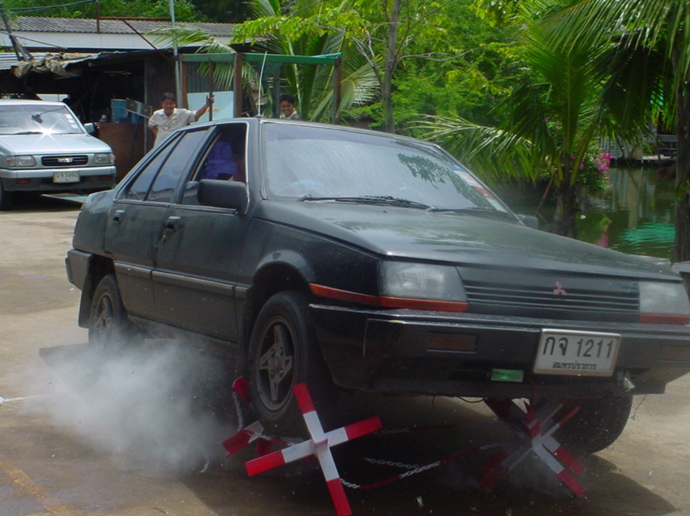 เครื่องกีดขวางรถยนต์ อุปกรณ์หยุดรถยนต์ ยานพาหนะ ทุ่นบกดักรถยนต์ (Car Bomb Block) จำหล่อ จำหล่อแบบเคลื่อนที่ได้