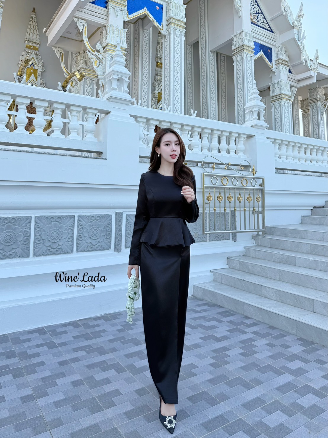 Set 2 Pcs. เซ็ทชุดไทยแบบเรียบๆเสื้อแขนยาวปลายระบาย อกมีฟองน้ำ มีซิปด้านหลัง มาพร้อมกับกระโปรงผ้านุ่มลื่น ทรงสอบเข้ารูป จะงานราช งานบุญ ได้หมดเนื้อผ้าใส่สบาย ทรงสวยมากค่ะ เป๊ะและเข้ารูป ใส่แล้วผอมเพียว กระโปรงซับในทั้งตัว ใครได้ลองแล้วจะหลงรักค่าา รับรองคุ