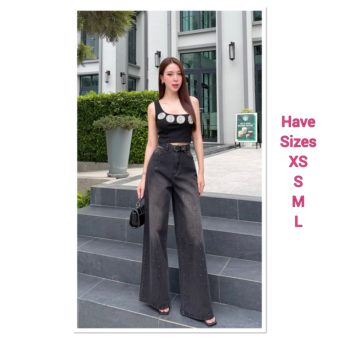 Set 2 ชิ้น เสื้อคอปสีดำผ้าร่องไหล่เดียว ดีเทลแต่งเพชรด้านหน้า โดดเด่นอลังสุดๆ แมทซ์กับกางเกงยีนขายาว สีฟอกดำ แต่งเพชรด้านหน้า กระเป๋าหน้าหลังใช้งานได้จริง มีกระดุมและซิปหน้า มาพร้อมเข้มกลัดสีดำ ใส่คู่กันสวย เช็กชี่เบาๆ เหมาะในเอวี่เดย์ลุคสุดๆ ห้ามพลาดนะคะ