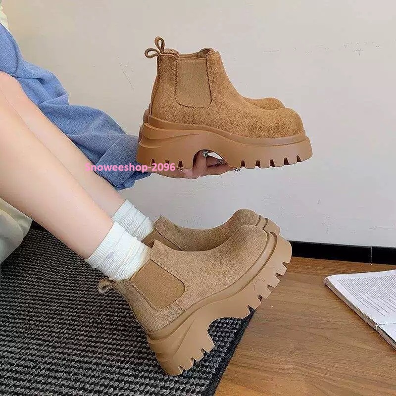 เที่ยวต่างประเทศให้ลุคปังตั้งแต่ก้าวแรก รองเท้าบูทมาร์ตินทรงสวย ใส่แล้วดูขายาวเพรียว แมตช์ง่ายทุกลุค กันน้ำ เดินสบาย เพิ่มความสูงแบบเนียน ๆ เที่ยวได้ทั้งวันไม่ปวดเท้า มี 4 สี | ไซส์ 35-40