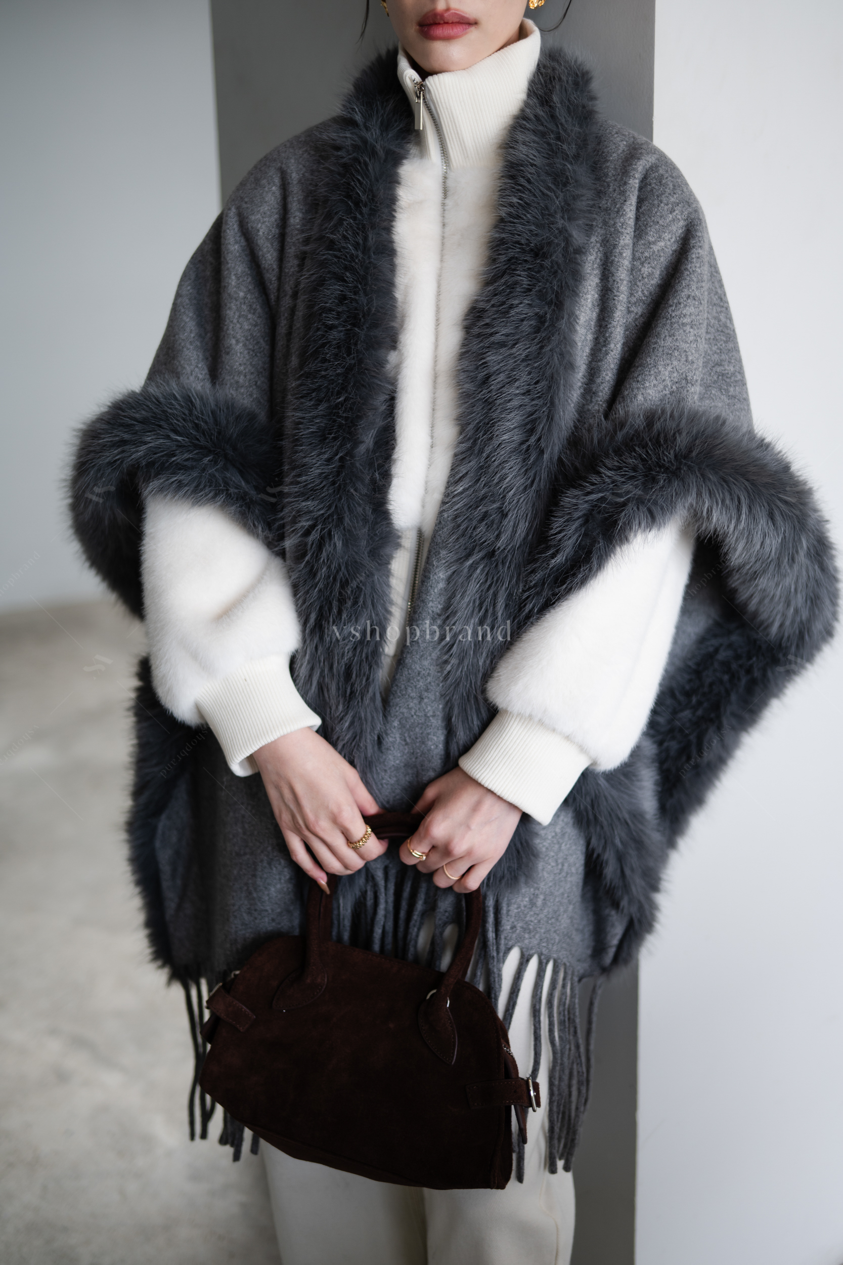 เสื้อคลุมทรงค้างคาวพู่ชาย ขอบเฟอร์