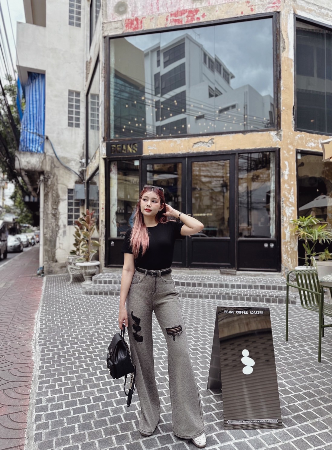 Set เสื้อยืดสีดำเนื้อผ้ายืดได้เยอะ แมตกางเกงยีนลายเสือดาวสกรีนจางๆ แต่งขาดให้เห็นด้ายสีดำ งานสวยมากก รุ่นนี้ใส่แล้วทรงสวย แพทเทิลเป๊ะมากก คอนเฟิร์มห้ามพลาดด #2289