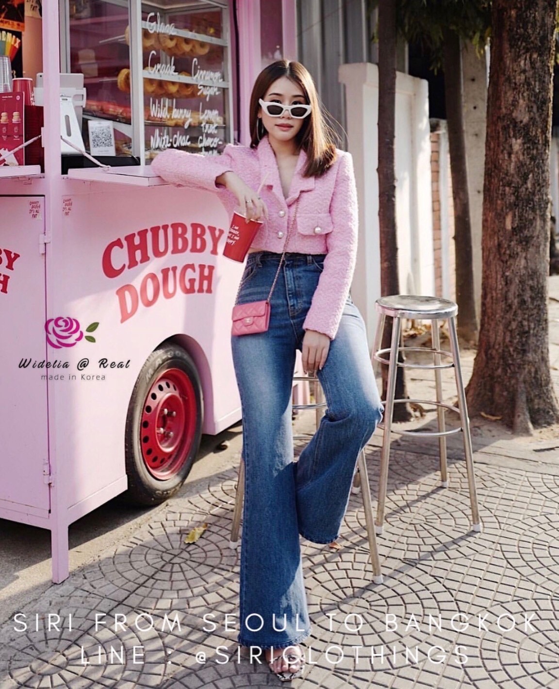 Blazer เสื้อเบลเซอร์ผ้าทวีตชาแนลสุดหรู คุณขารุ่นนี้ทั้งหรูทั้งเก๋ งานสวยปังสุดๆแม่ เนื้อผ้าทวีตทอลายมาอย่างดี สีสันสวยสดใสมาก ดีเทลคือเก๋ไม่ซ้ำใคร ตัวเบเซอร์แต่งกระดุมมาอย่างดี เนื้อผ้าดีมากๆ งานทรงสวยทรงเป๊ะมากๆ แนะนำเลยจ้ารับรองใส่ออกมาดูดีดูแพงแถมไฮโซส