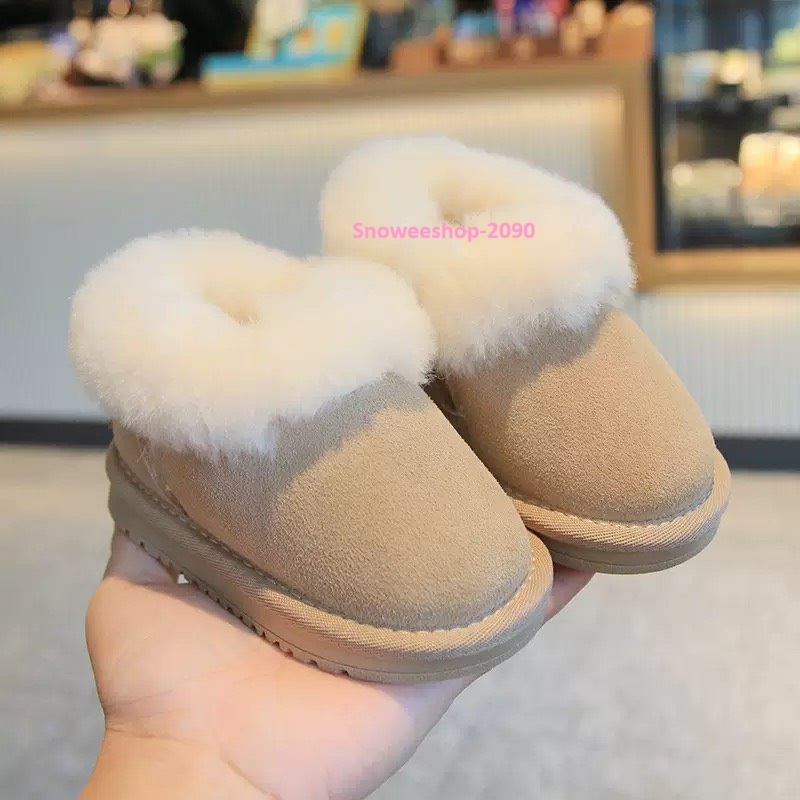 บู๊ตบุขน อุ่น นิ่ม เดินไม่ลื่น ไซส์ 15-25 สำหรับอายุประมาณ 1-3 ขวบ มีให้เลือก 3 สีละมุน น่ารักทุกสีเลย รองเท้าบู๊ตกันหนาวสำหรับเด็กเล็ก บุขนฟูทั้งตัว นุ่ม อบอุ่น ไม่บาดผิว สวมง่ายด้วยซิปข้าง แม่ไม่ต้องเหนื่อยใส่ให้นานเลยบู๊ตบุขน อุ่น นิ่ม เดินไม่ลื่น ไซส์