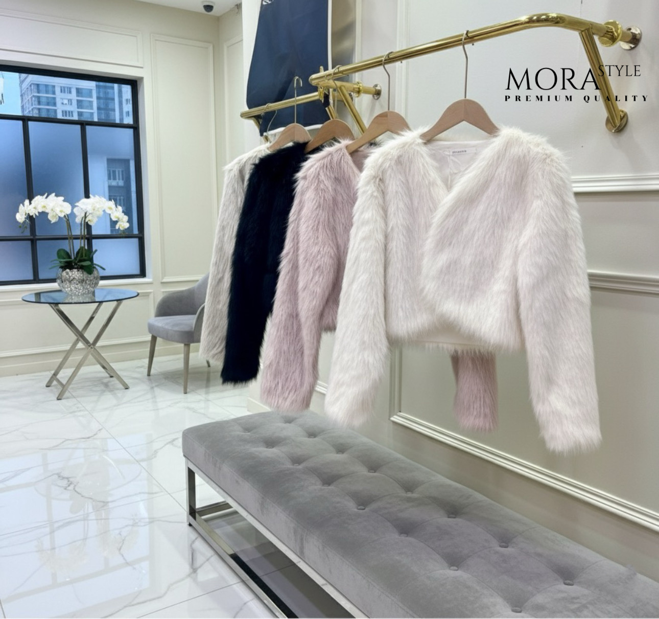 เสื้อคลุมแขนยาวแต่งขนทั้งตัว งานสวยแพง เหมาะกับแฟชั่นหนาวนี้สุดๆ ดีไซน์ออกมาเก๋ งานคือน่ารักมากค่ะ สาวๆต้องมีติดตู้นะคะ