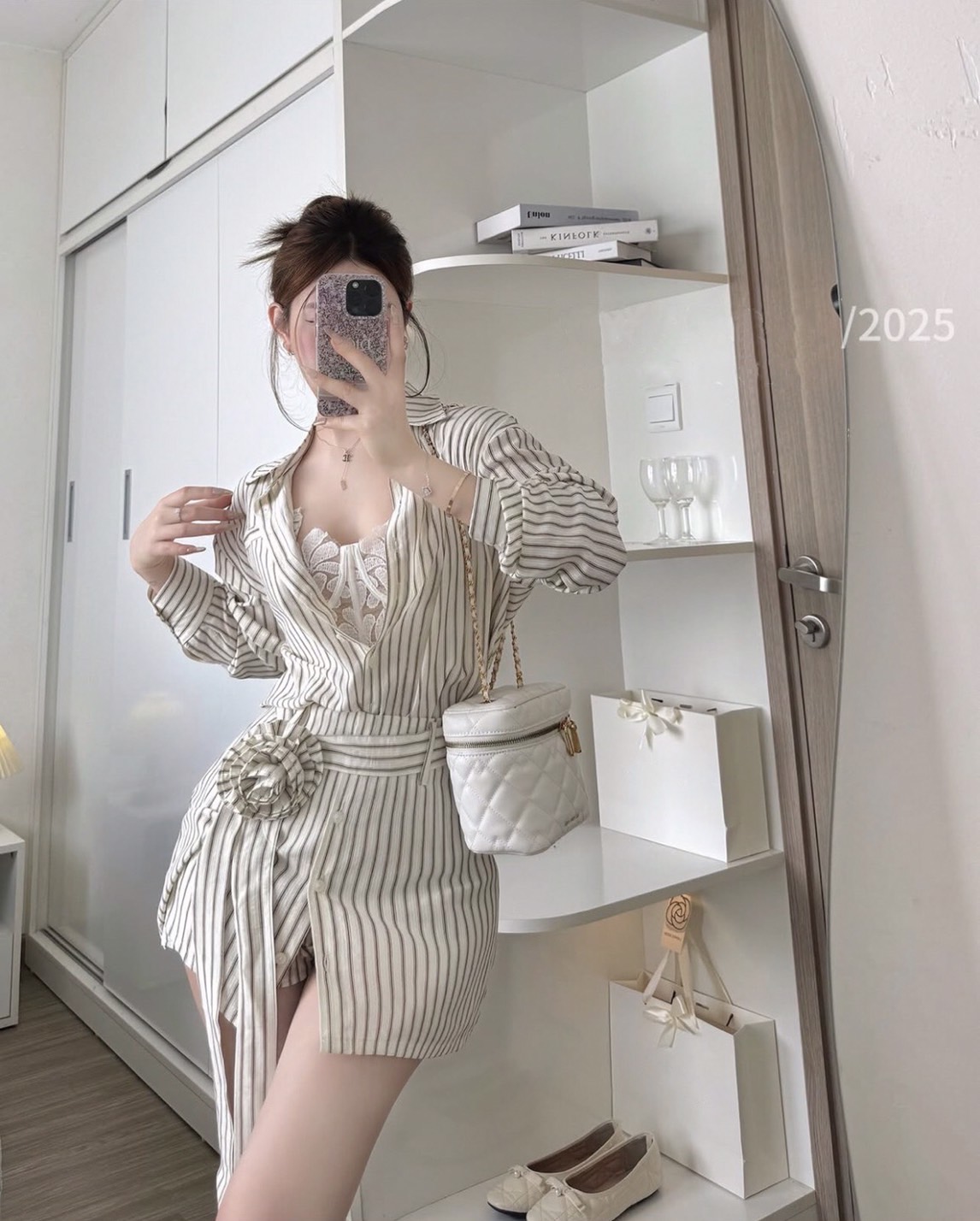 “Modern Stripes Set – เซตลายทางสุดชิค เสื้อเชิ้ตแขนยาว + กางเกงขาสั้น” ✨ แพลตเทินดีงาม ใส่สวยเปะสุดๆ ของดีหมดไวนะคร๊า!!