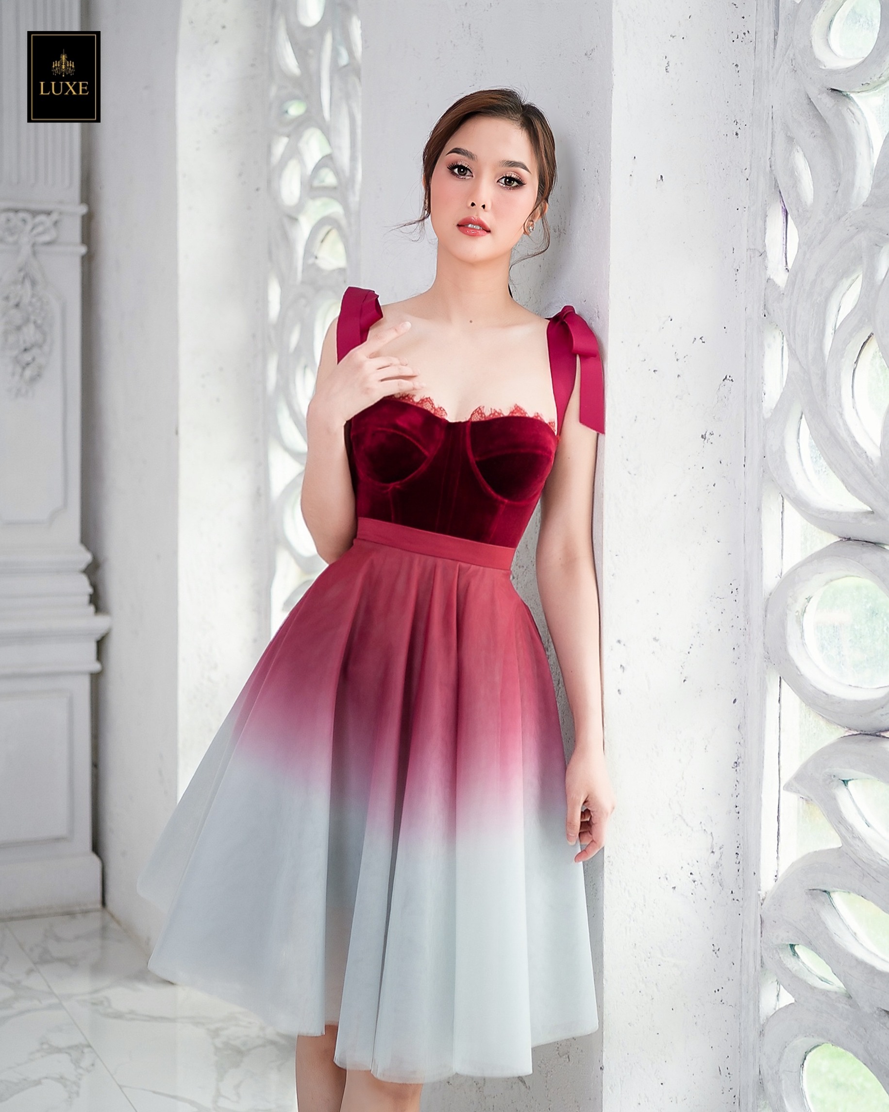 Label : LUXE ชุดเซ็ท กระโปรง+ เสื้อสายเดี่ยวสไตล์คอร์เซ็ตบรา ผ้ากำมะหยี่เนื้อนุ่มยืดหยุ่น มีโครงทั้งเก็บและดันทรงสวย แต่งลูกไม้ที่ตัวเสื้อ สายริบบิ้นผูกโบว์ที่ไหล่ปรับระดับได้ตามสรีระ คัตติ้งเนี้ยบ ด้านหลังมีซิปถอดได้ ช่วยให้สวมสะดวกค่ะ