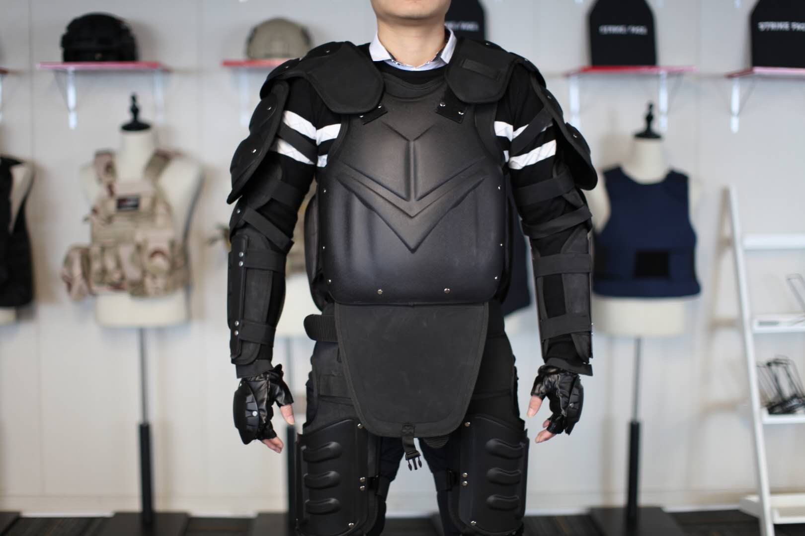 Anti Riot Suit ชุดปราบจราจล ชุดป้องกับบุคคล ชุดนิรภัย ชุดควบคุมฝูงชน