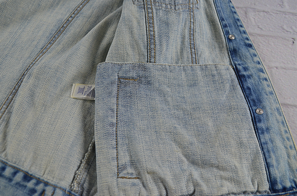 FOREVER 21 อกจริง40' (M) เสื้อแจ็คเก็ตยีนส์ เสื้อยีนส์แขนยาวหญิงชาย เนื้อผ้ายีนส์นุ่มใสสบาย มีกระเป๋าข้างนอกและใน สภาพดีมาก