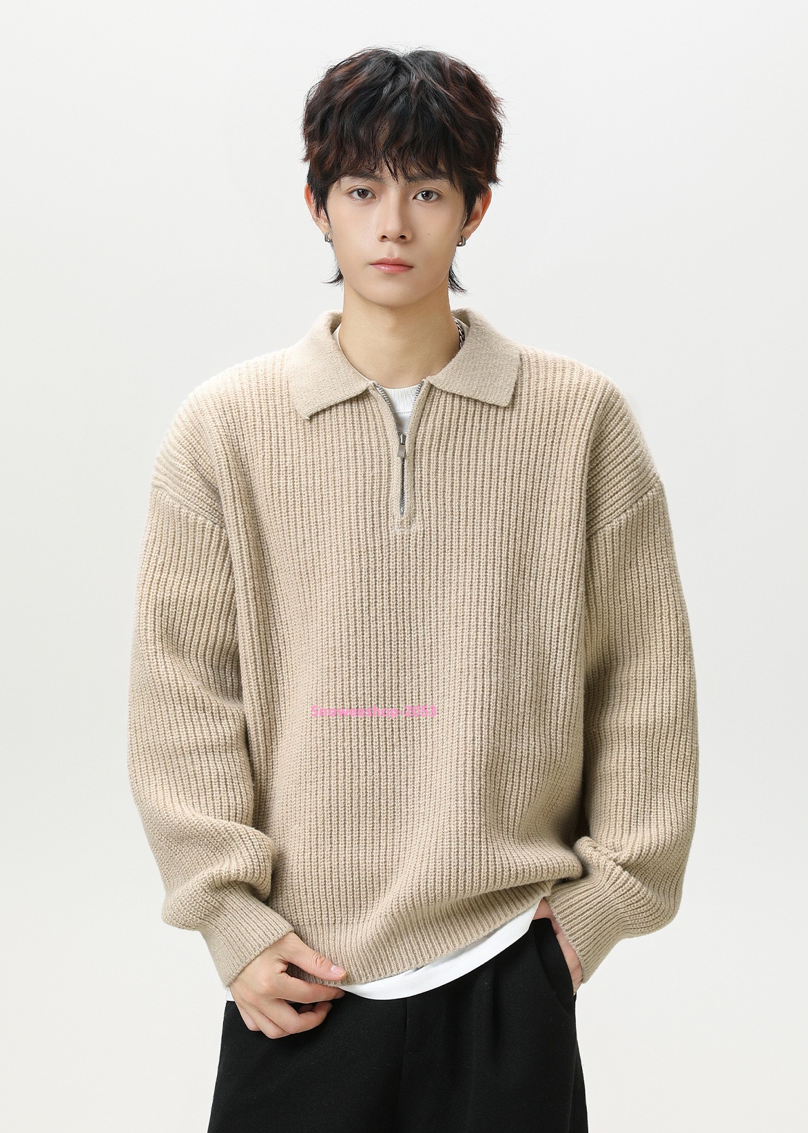 อากาศเย็นๆ ต้องมีตัวนี้ติดตู้ อากาศเย็นๆ ต้องมีตัวนี้ติดตู้ โอเวอร์ไซ ทรงหลวมใส่แล้วดูสบายๆ แต่เท่มาก ผ้าหนานุ่ม อุ่นกำลังดี มีให้เลือก 4 สี ใส่ได้ทุกโทน จะใส่เที่ยวเมืองหนาว หรือเดินเล่นในเมืองก็สไตล์จัดเต็ม