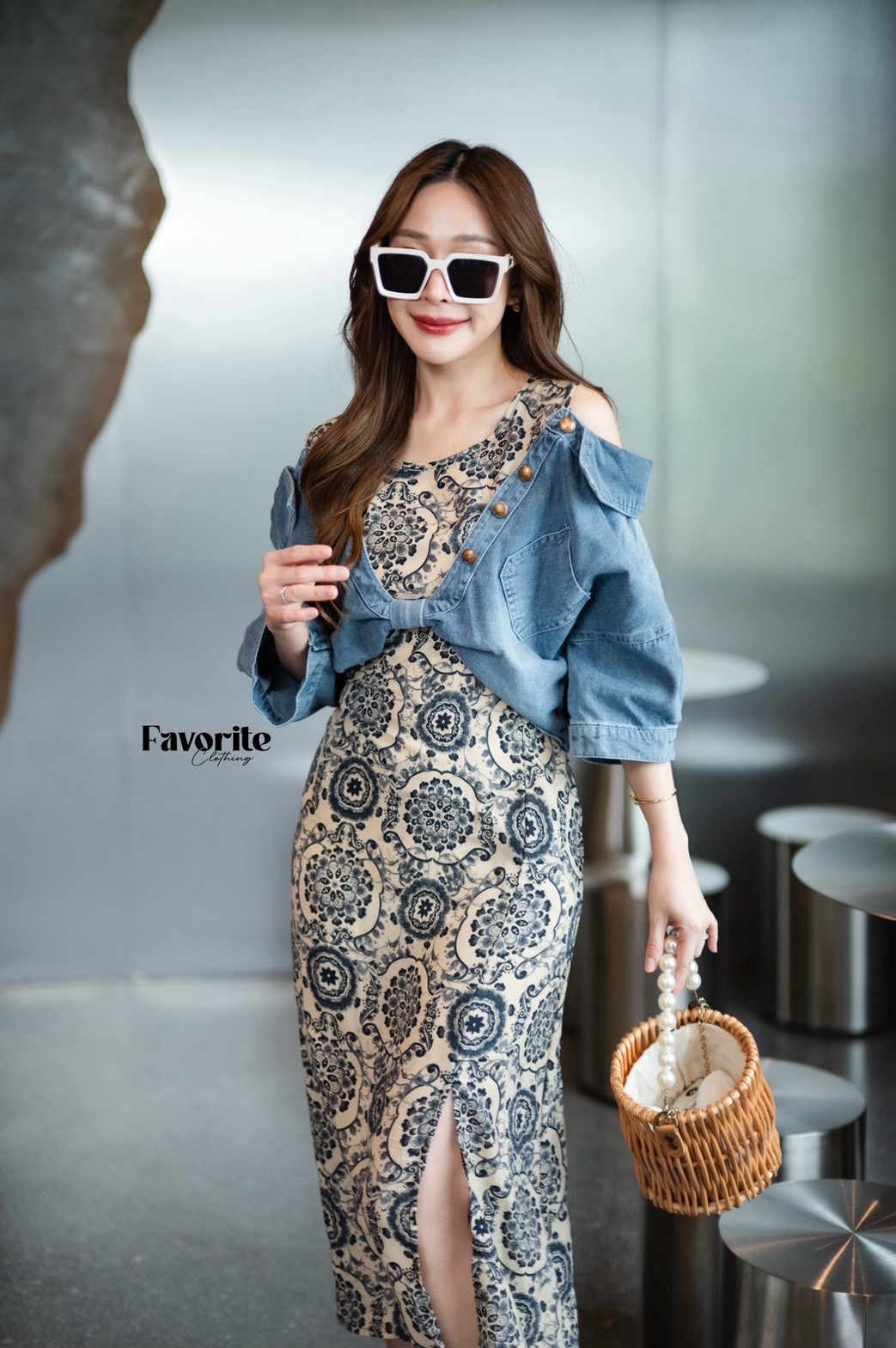 เดรสพิมพ์ลายแต่งยีนส์❣️ เดรสผ้าพิมพ์ลายกราฟฟิค ดีเทลเย็บตัดแต่งผ้ายีนส์ เย็บแต่งกระดุมทอง เว้าไหล่ แต่งผ่าหน้าขา สวยหวานลุคลูกคุณฯ งานผ้าเนื้อดี ใส่สบายทิ้งตัวสวย